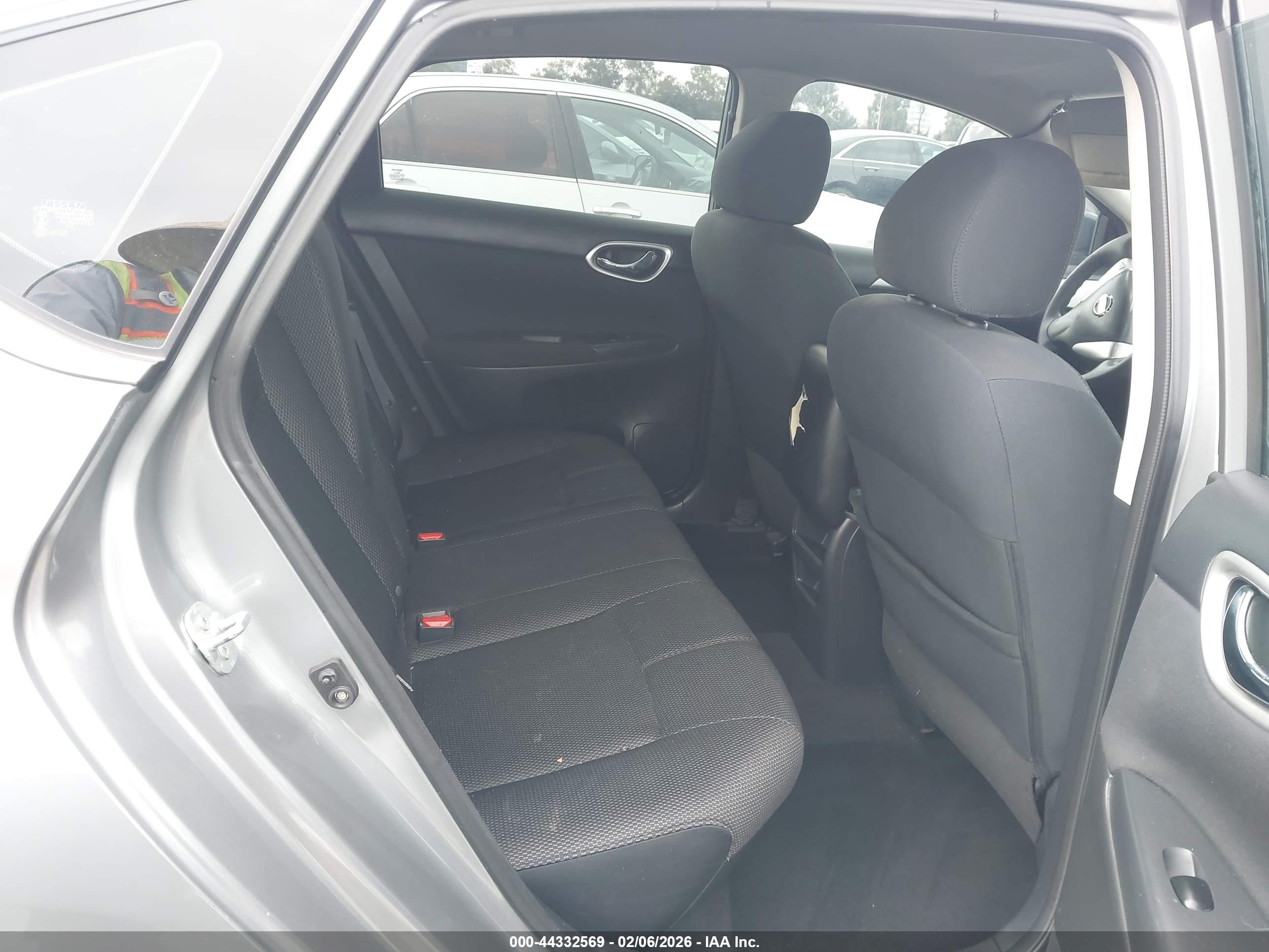 NISSAN SENTRA image 8