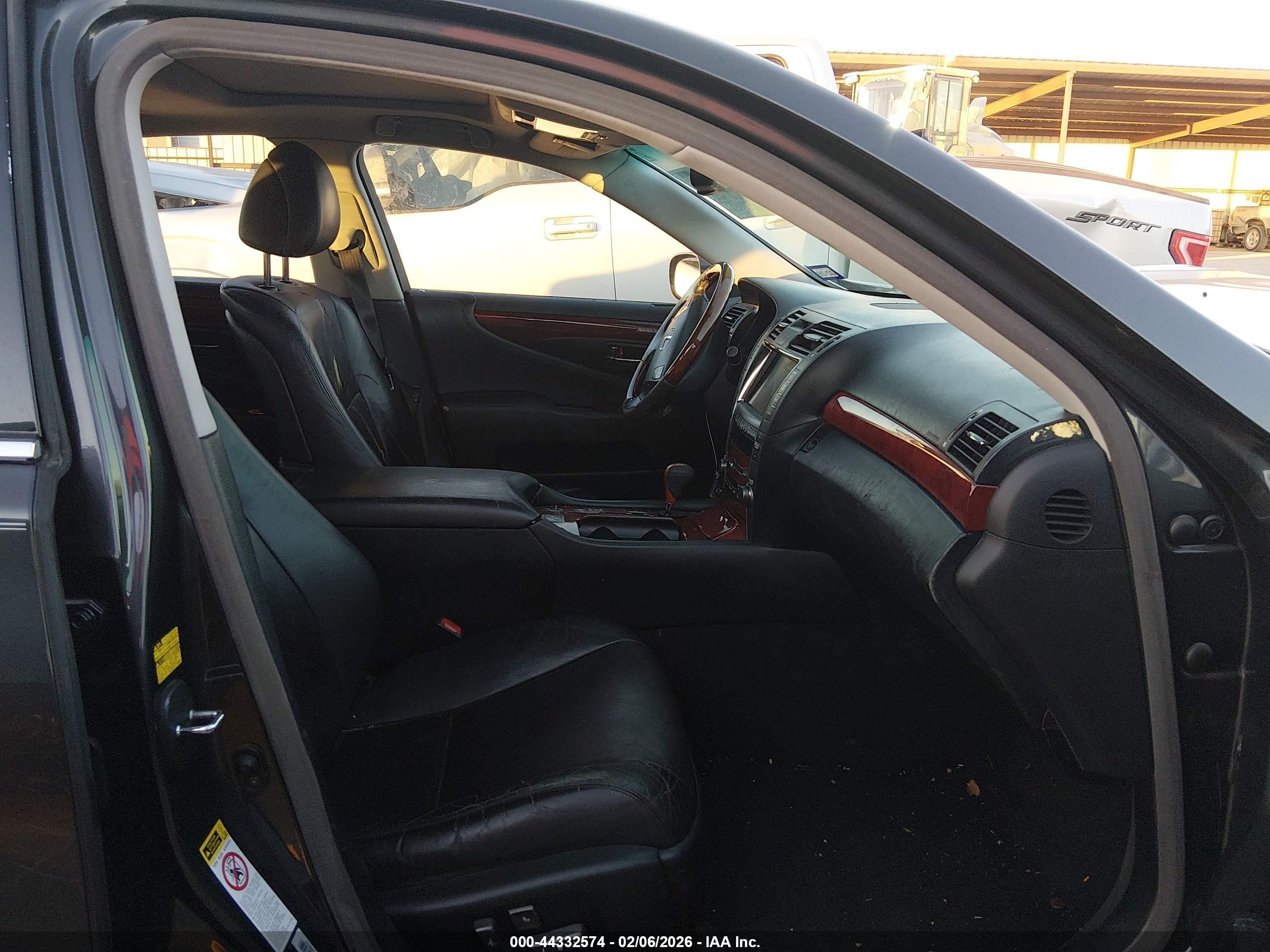 LEXUS LS image 5
