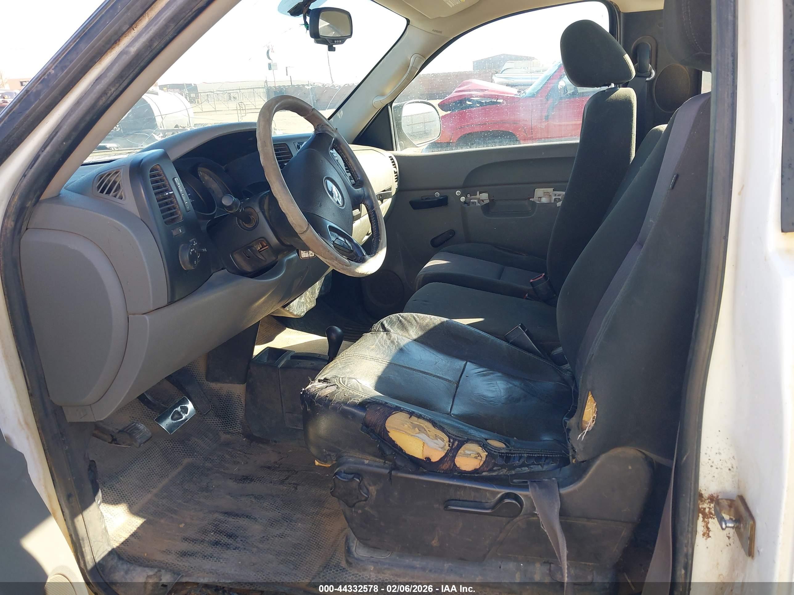 CHEVROLET SILVERADO image 5