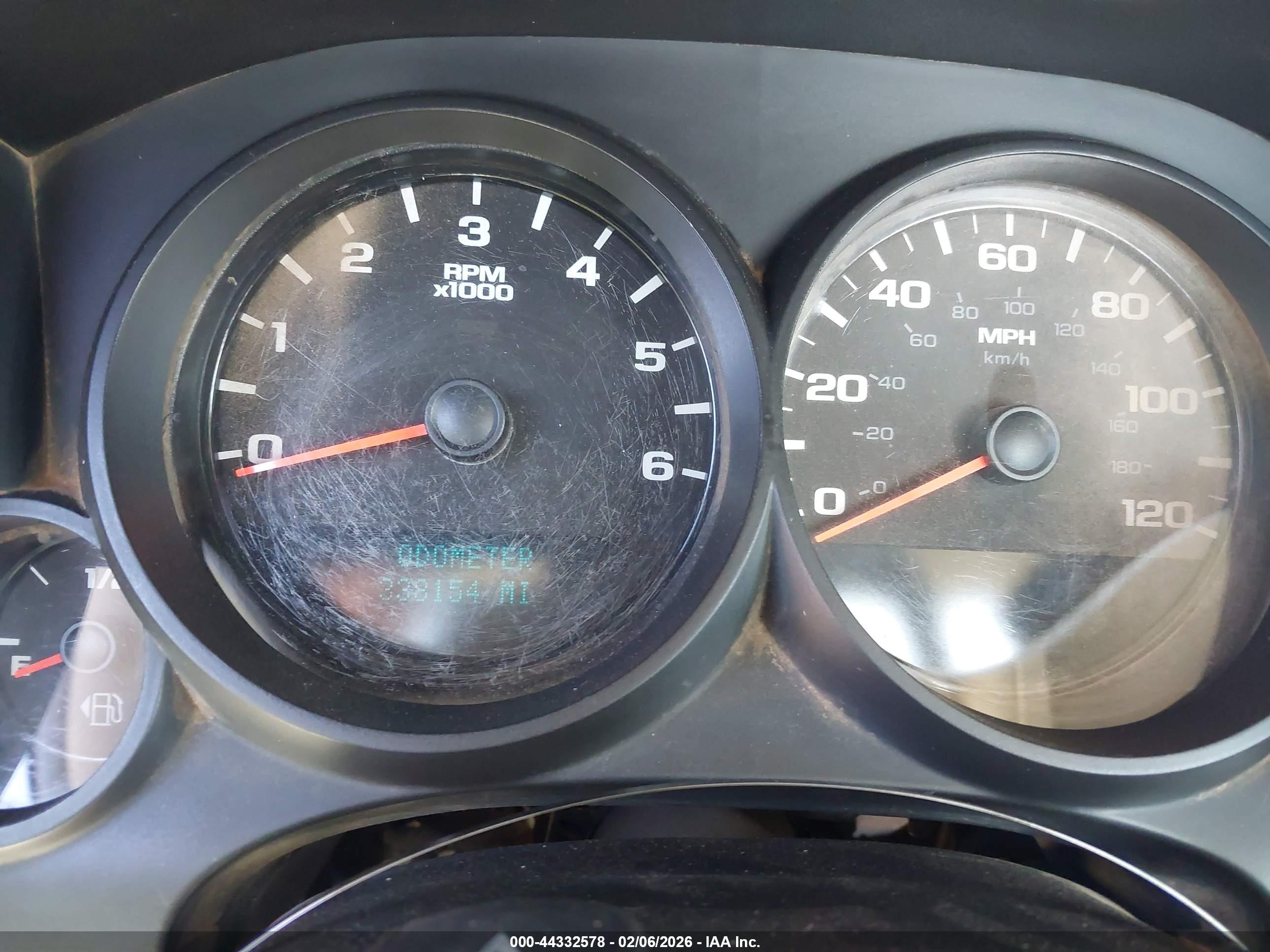 CHEVROLET SILVERADO image 7
