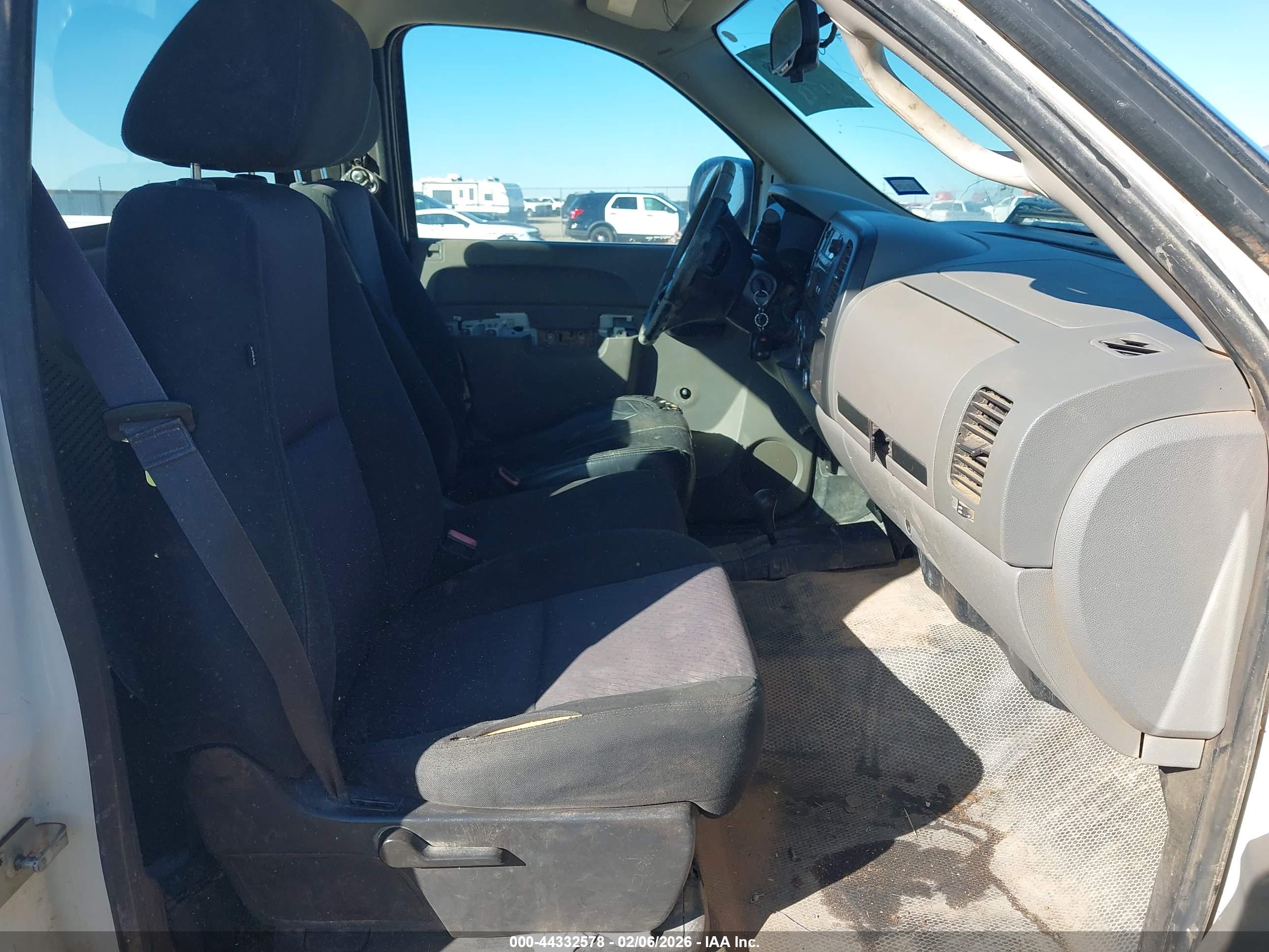 CHEVROLET SILVERADO image 8