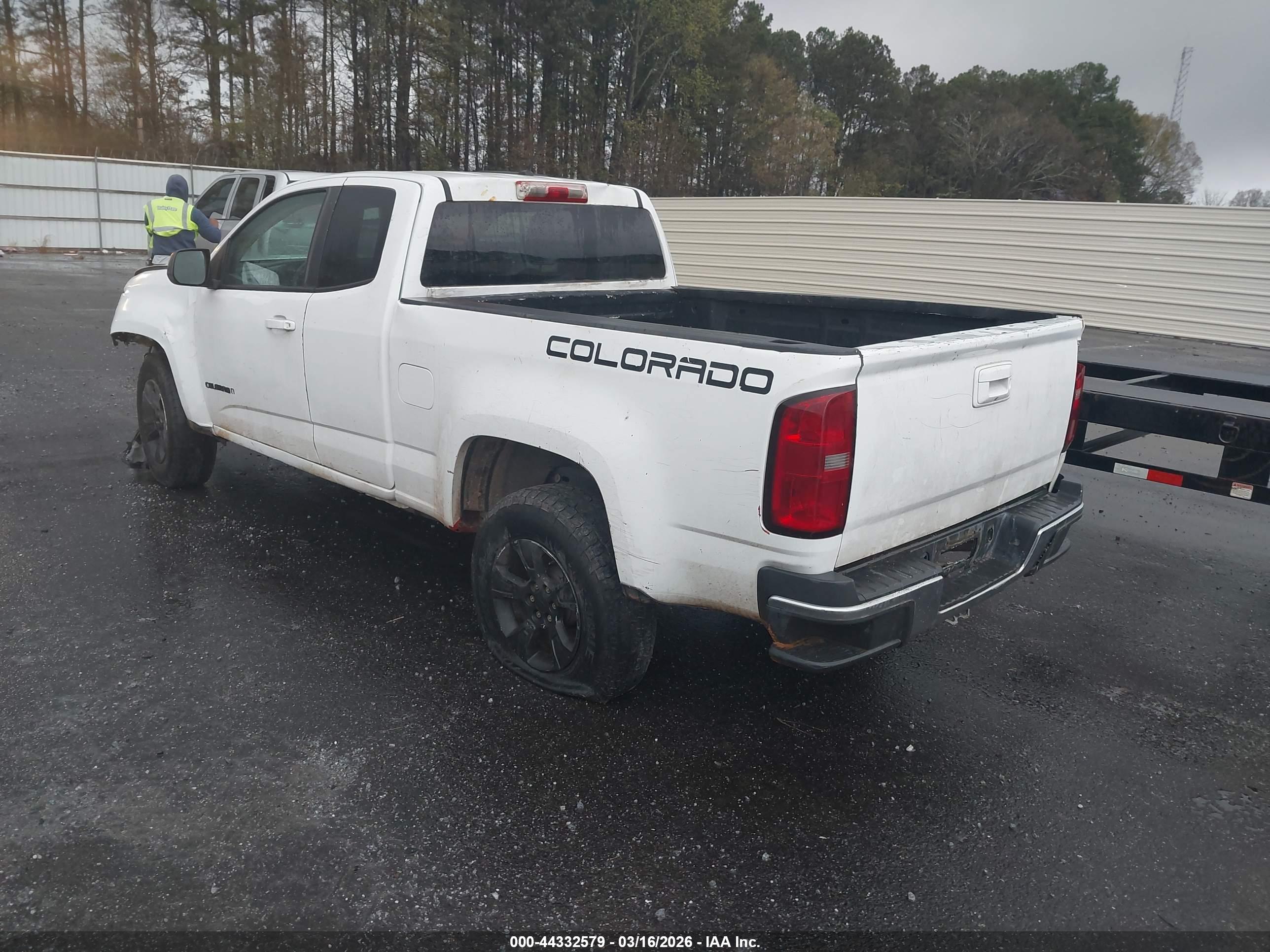 CHEVROLET COLORADO image 3