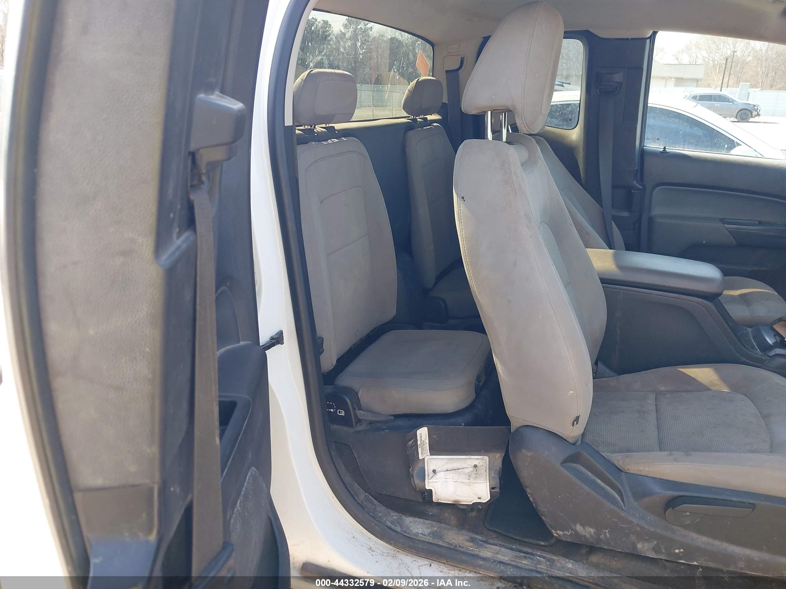 CHEVROLET COLORADO image 8