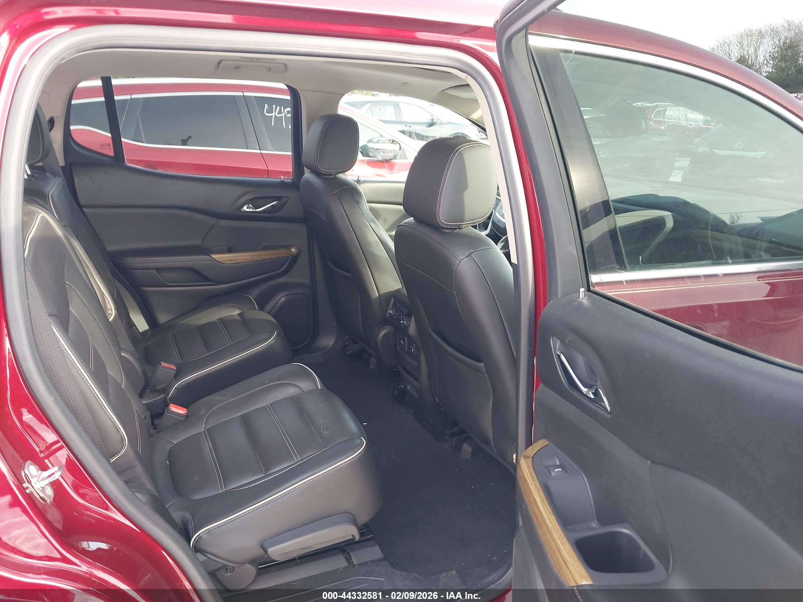 GMC ACADIA image 8