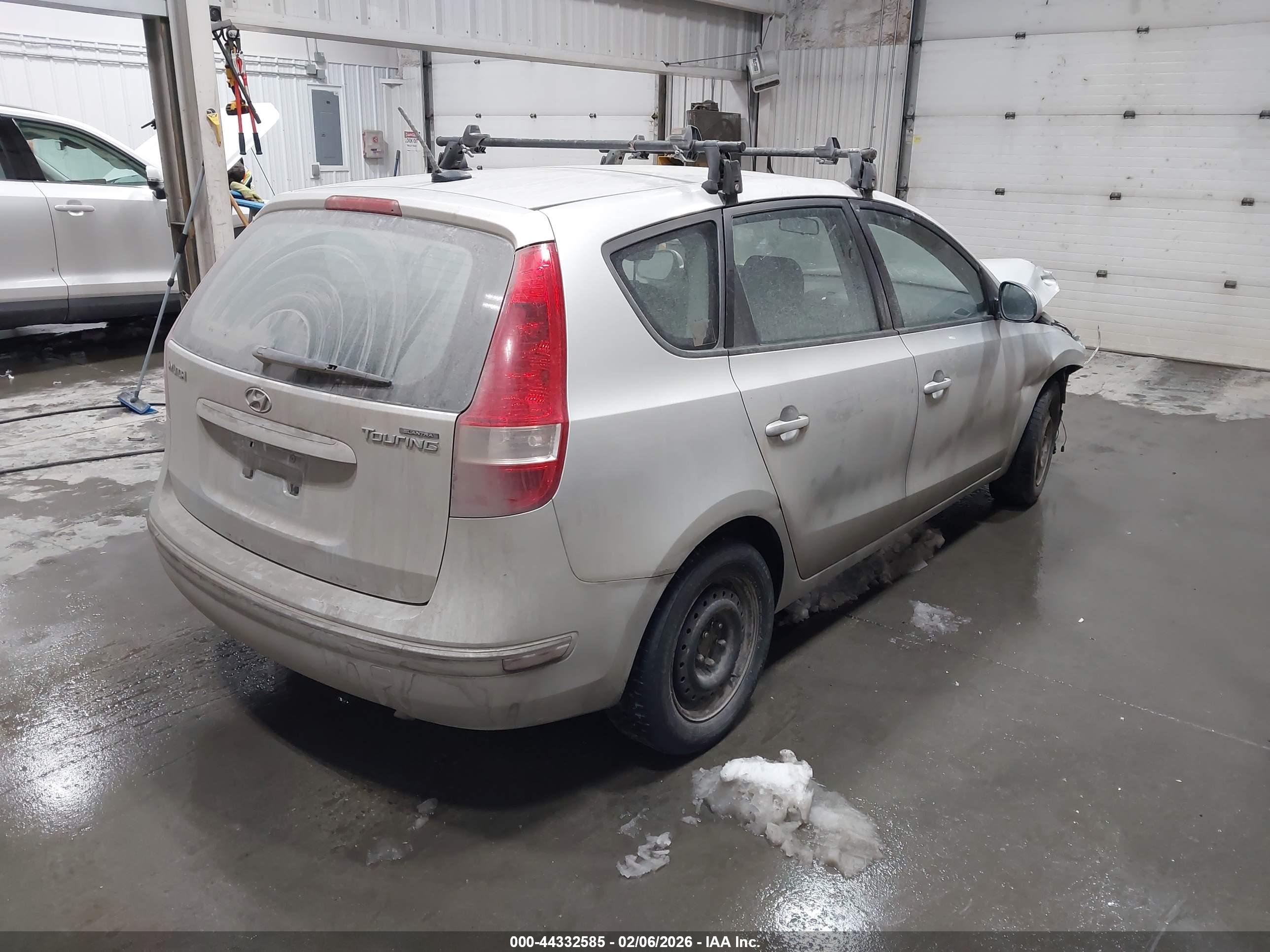 HYUNDAI ELANTRA image 4