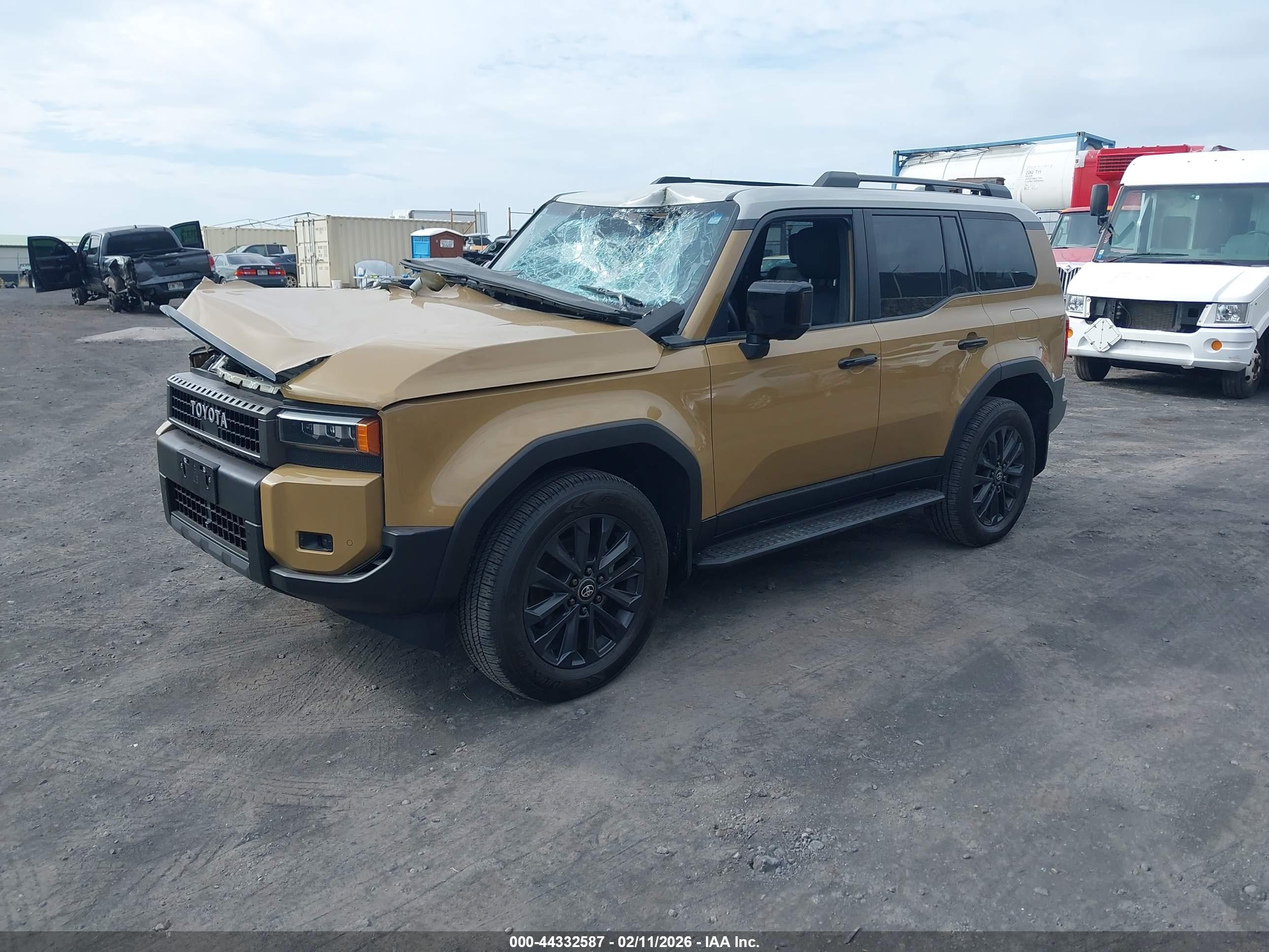 TOYOTA LAND image 2