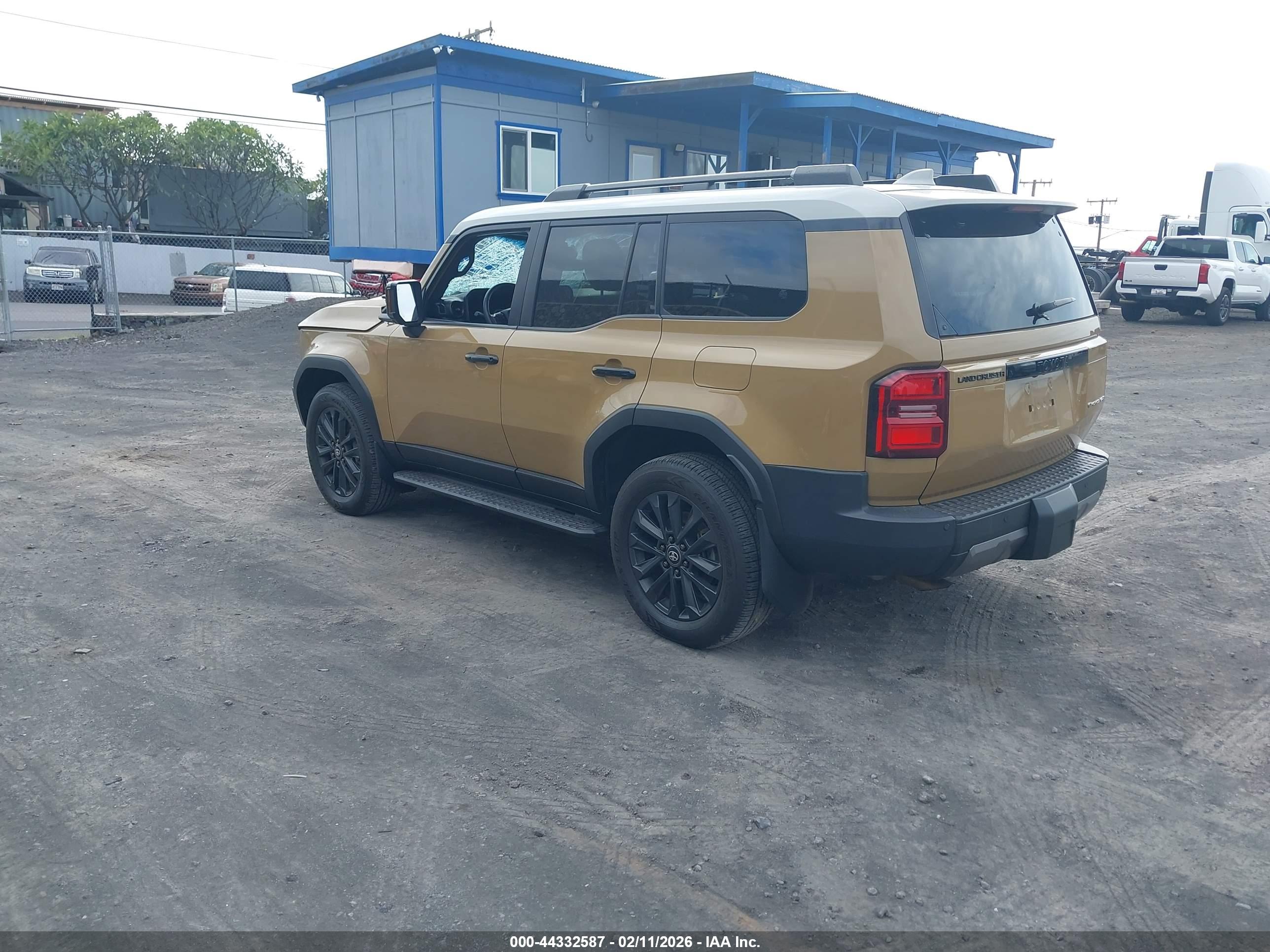 TOYOTA LAND image 3