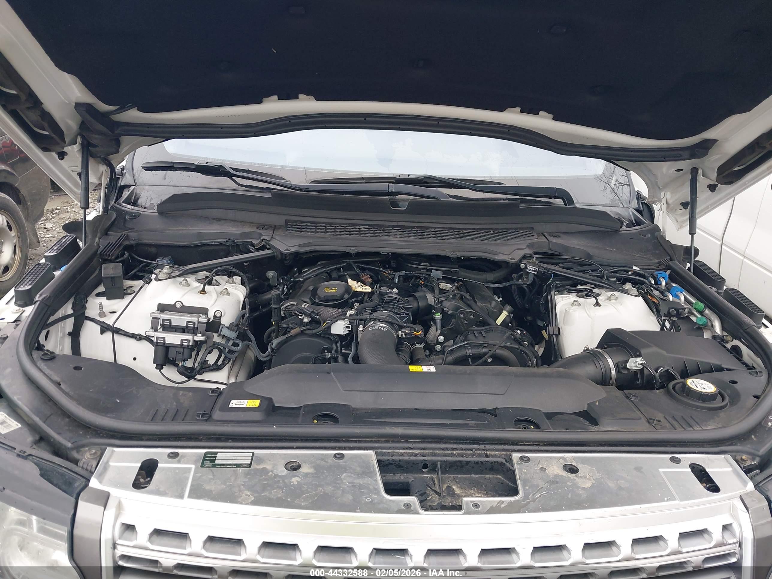 LAND ROVER image 10