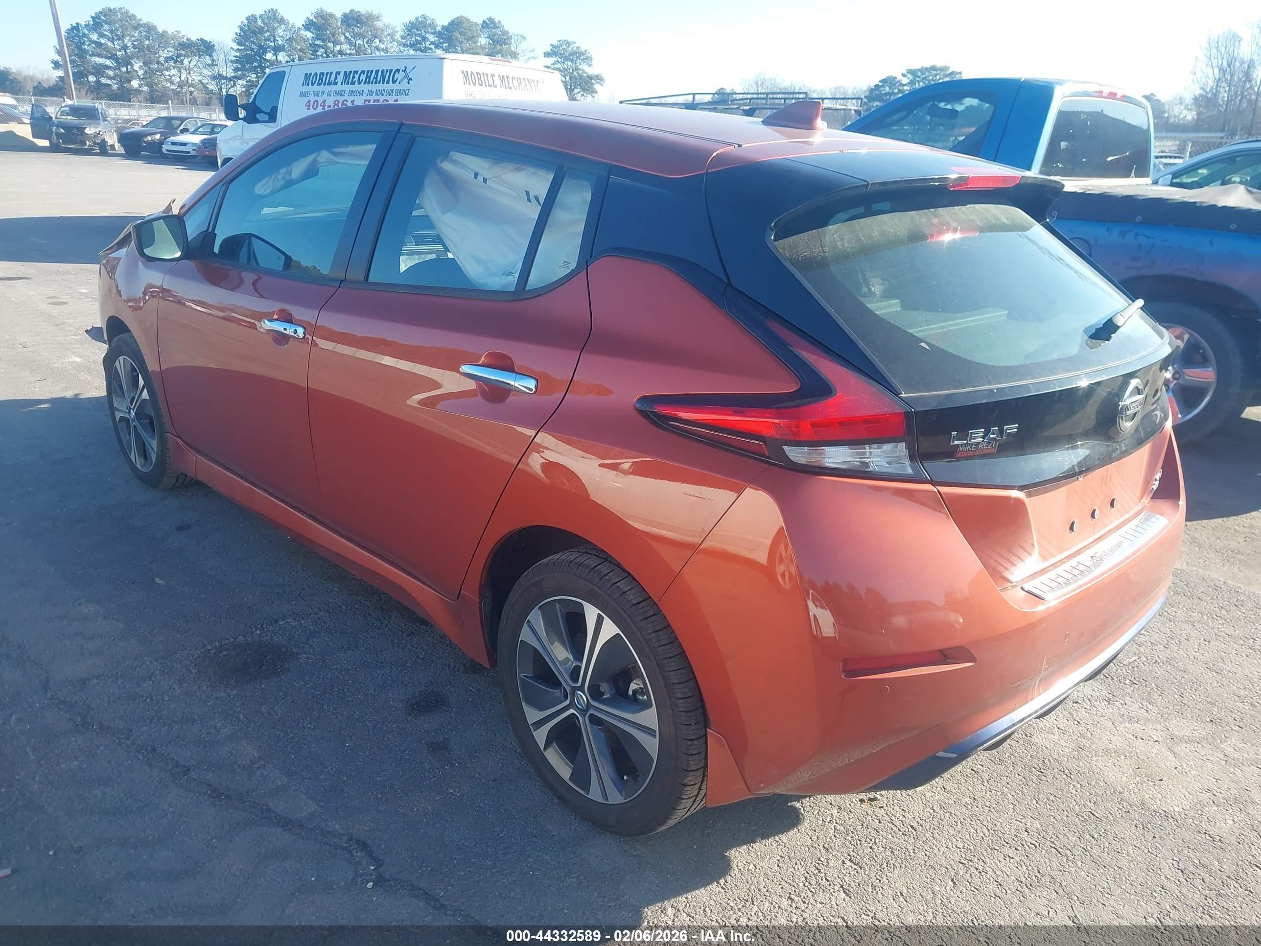 NISSAN LEAF image 3
