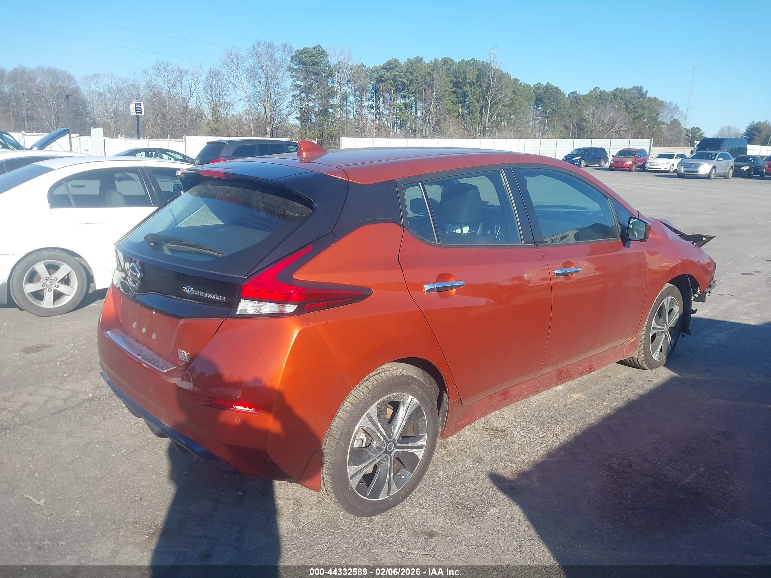 NISSAN LEAF image 4