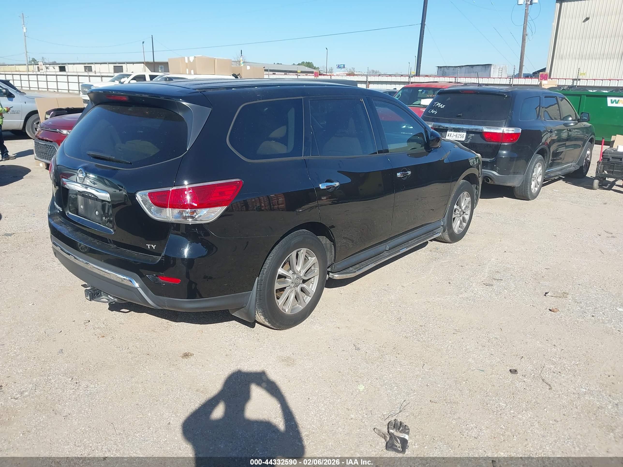 NISSAN PATHFINDER image 4