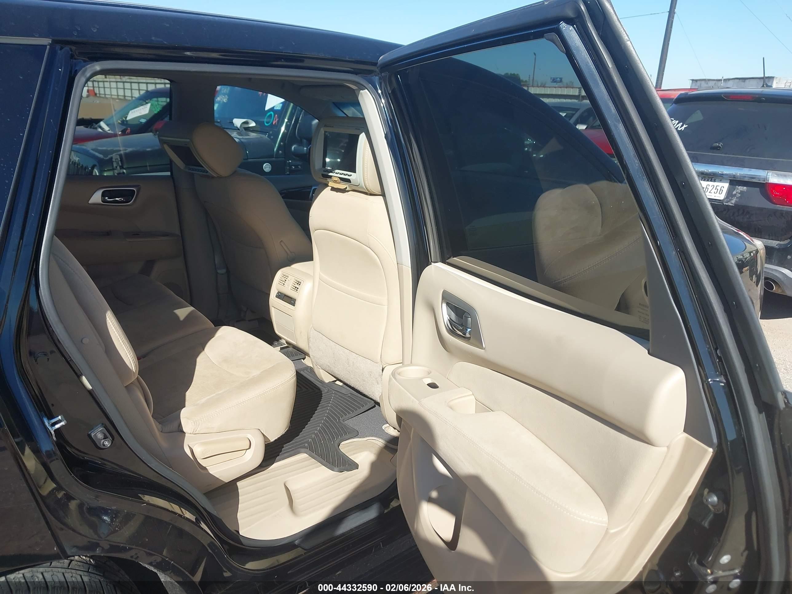 NISSAN PATHFINDER image 8