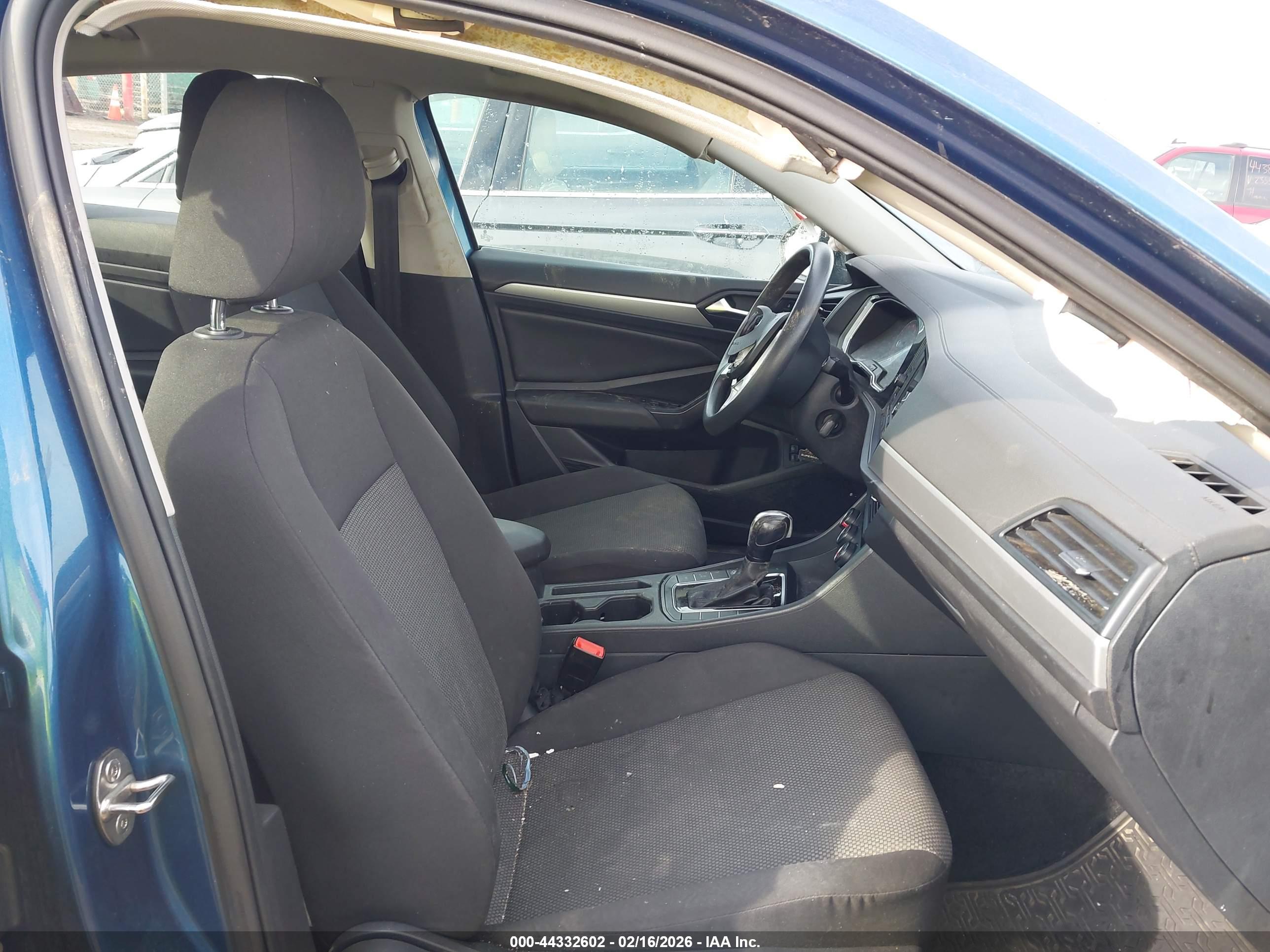 VOLKSWAGEN JETTA image 5