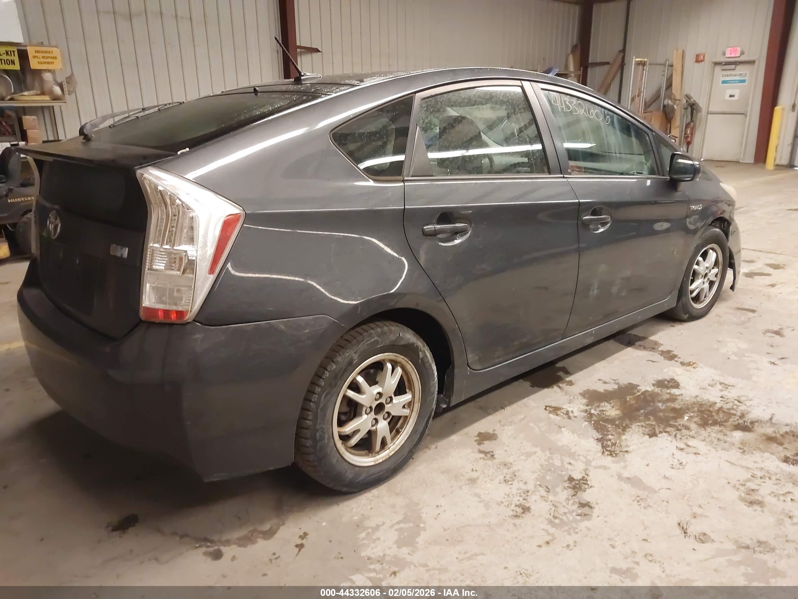 TOYOTA PRIUS image 4