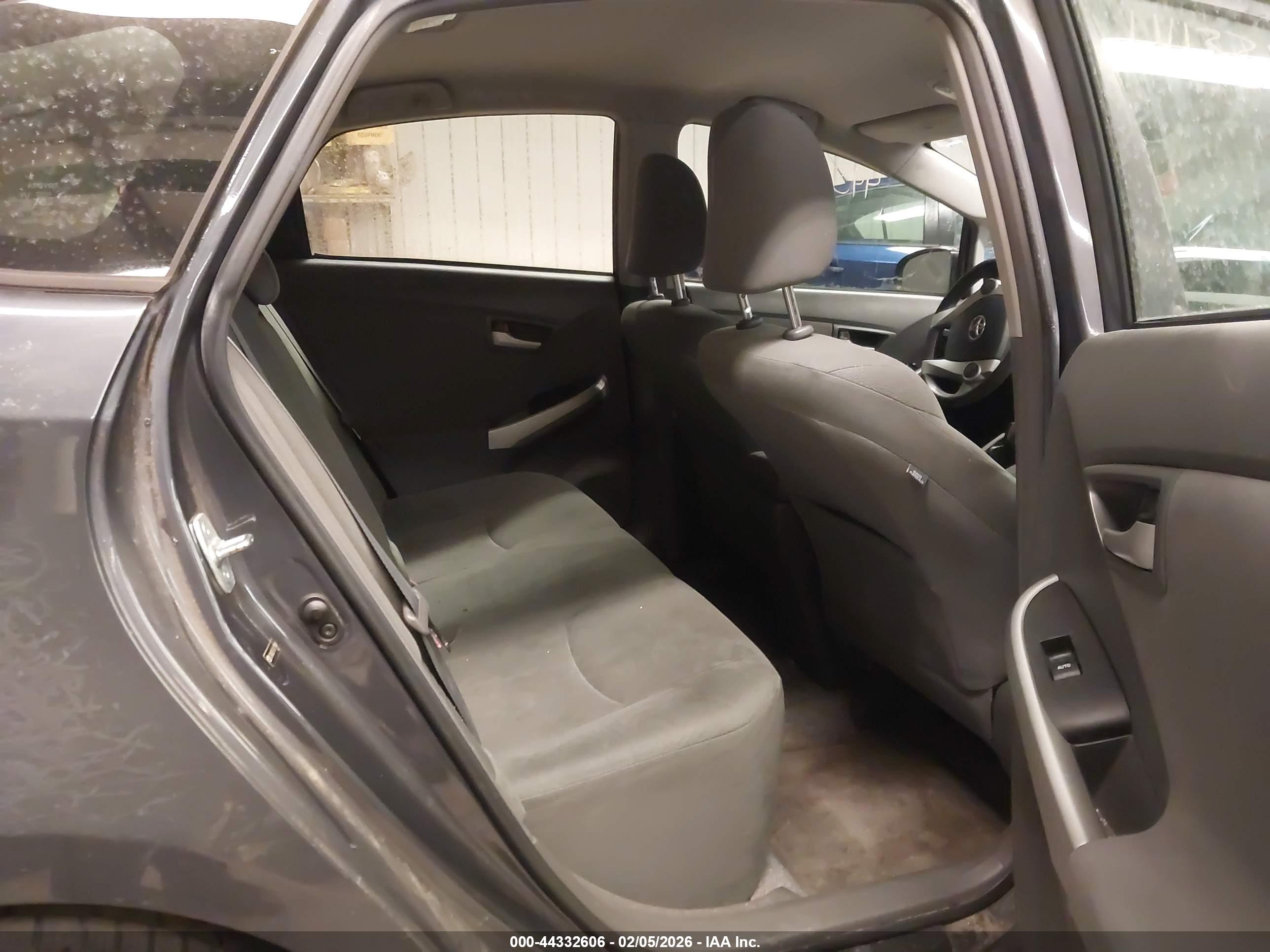 TOYOTA PRIUS image 8