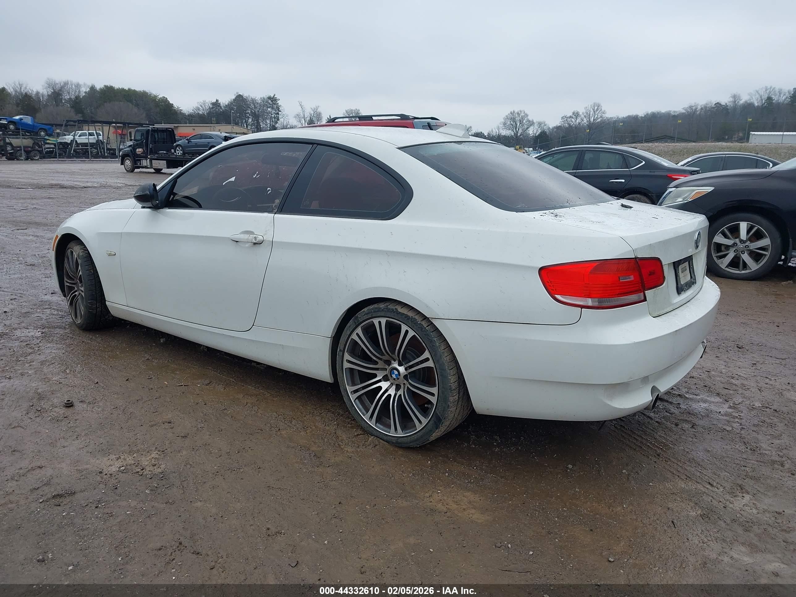 BMW 335XI image 3