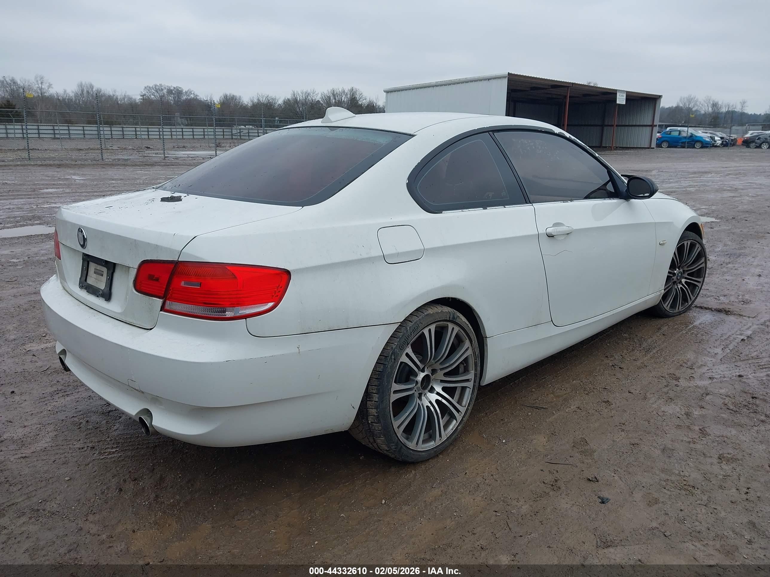 BMW 335XI image 4
