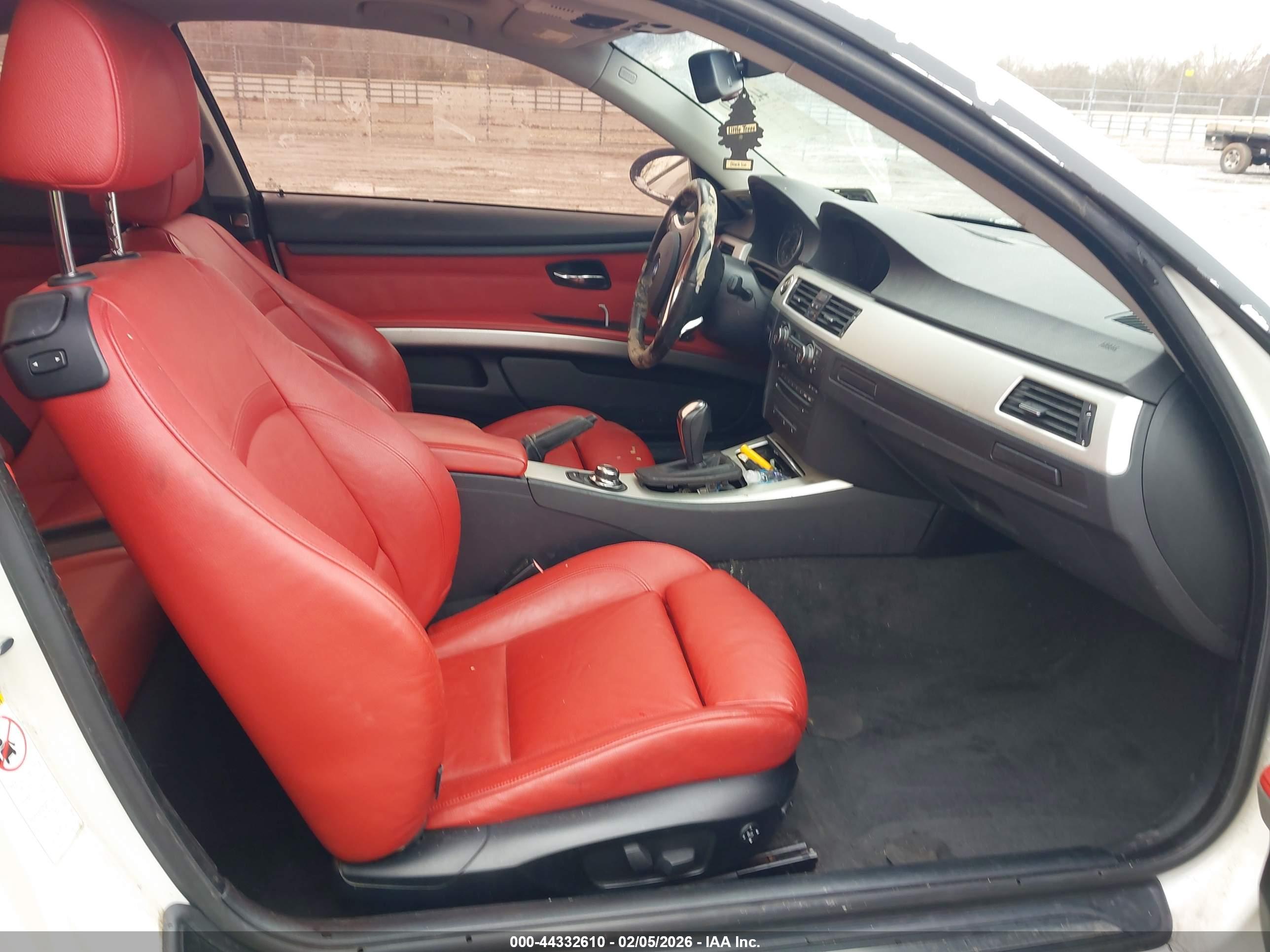 BMW 335XI image 5