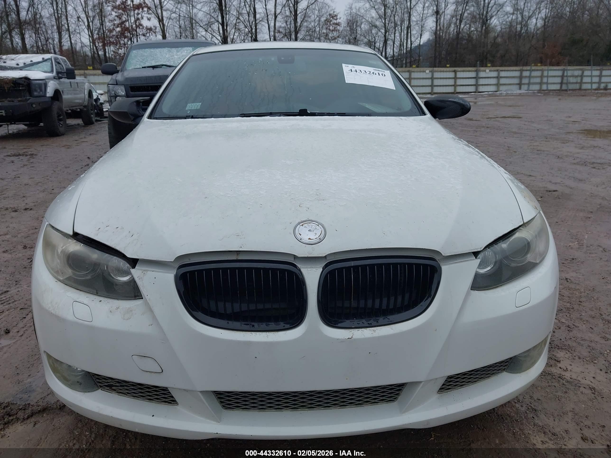 BMW 335XI image 6