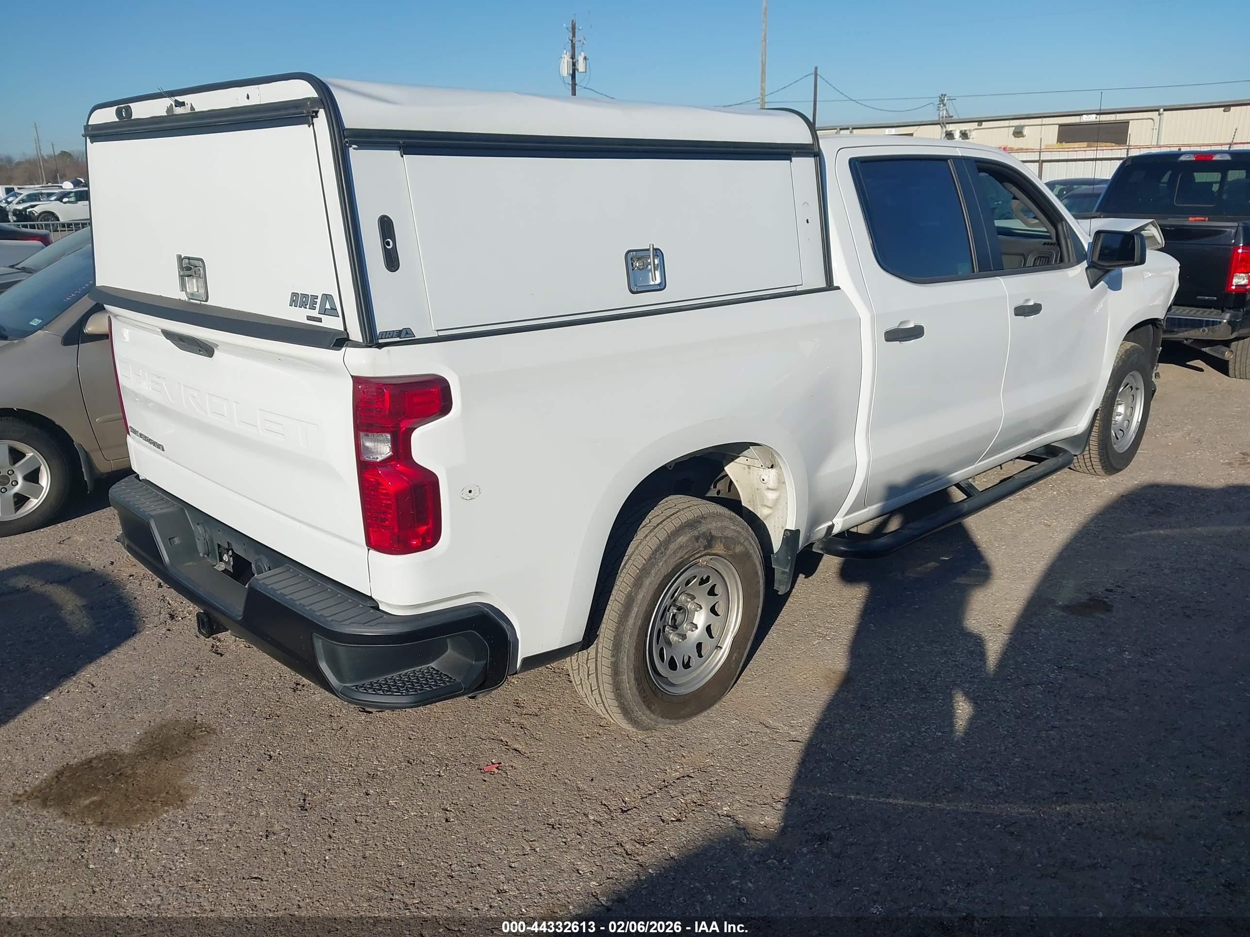 CHEVROLET SILVERADO image 4
