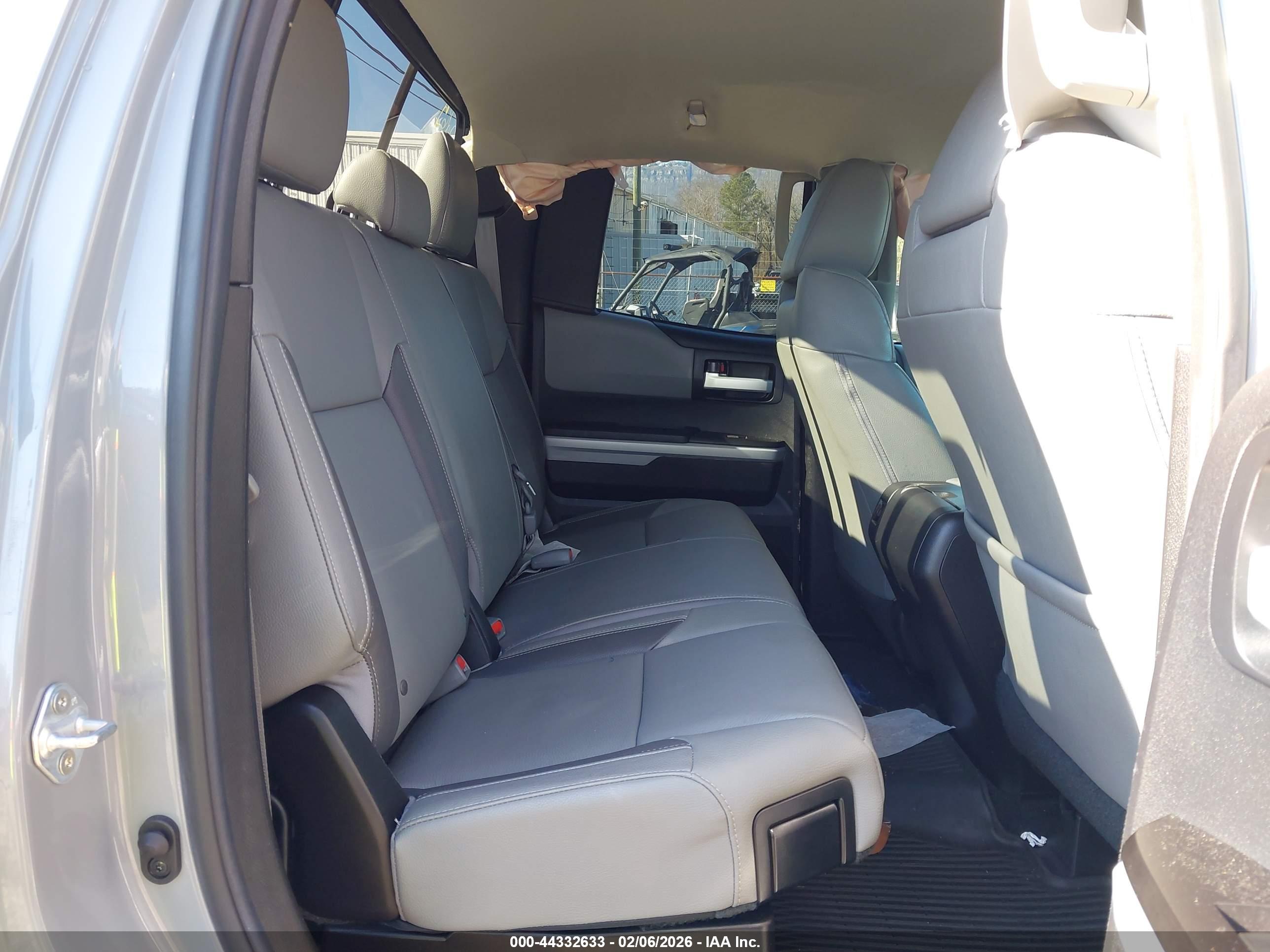 TOYOTA TUNDRA image 8