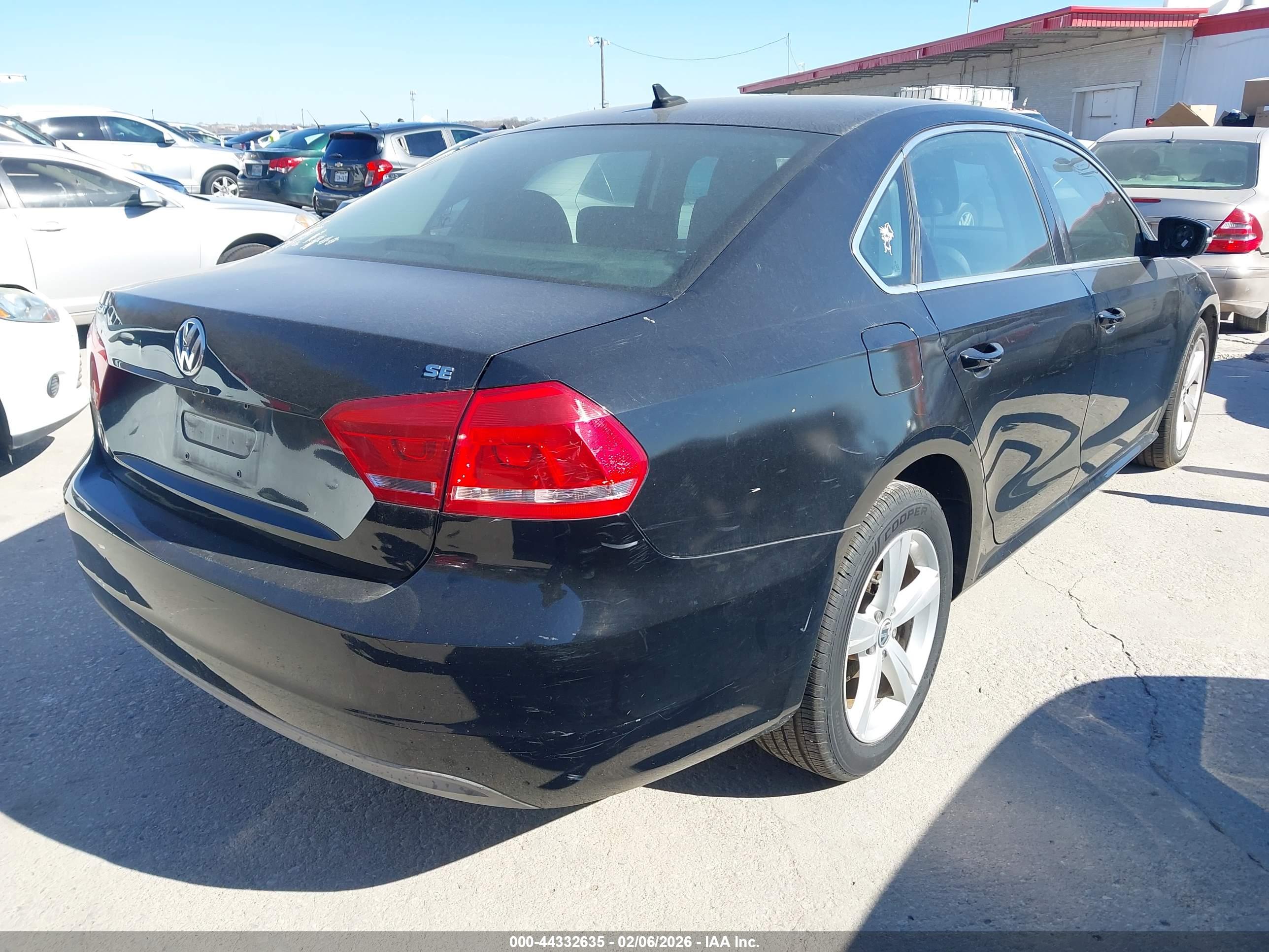 VOLKSWAGEN PASSAT image 4