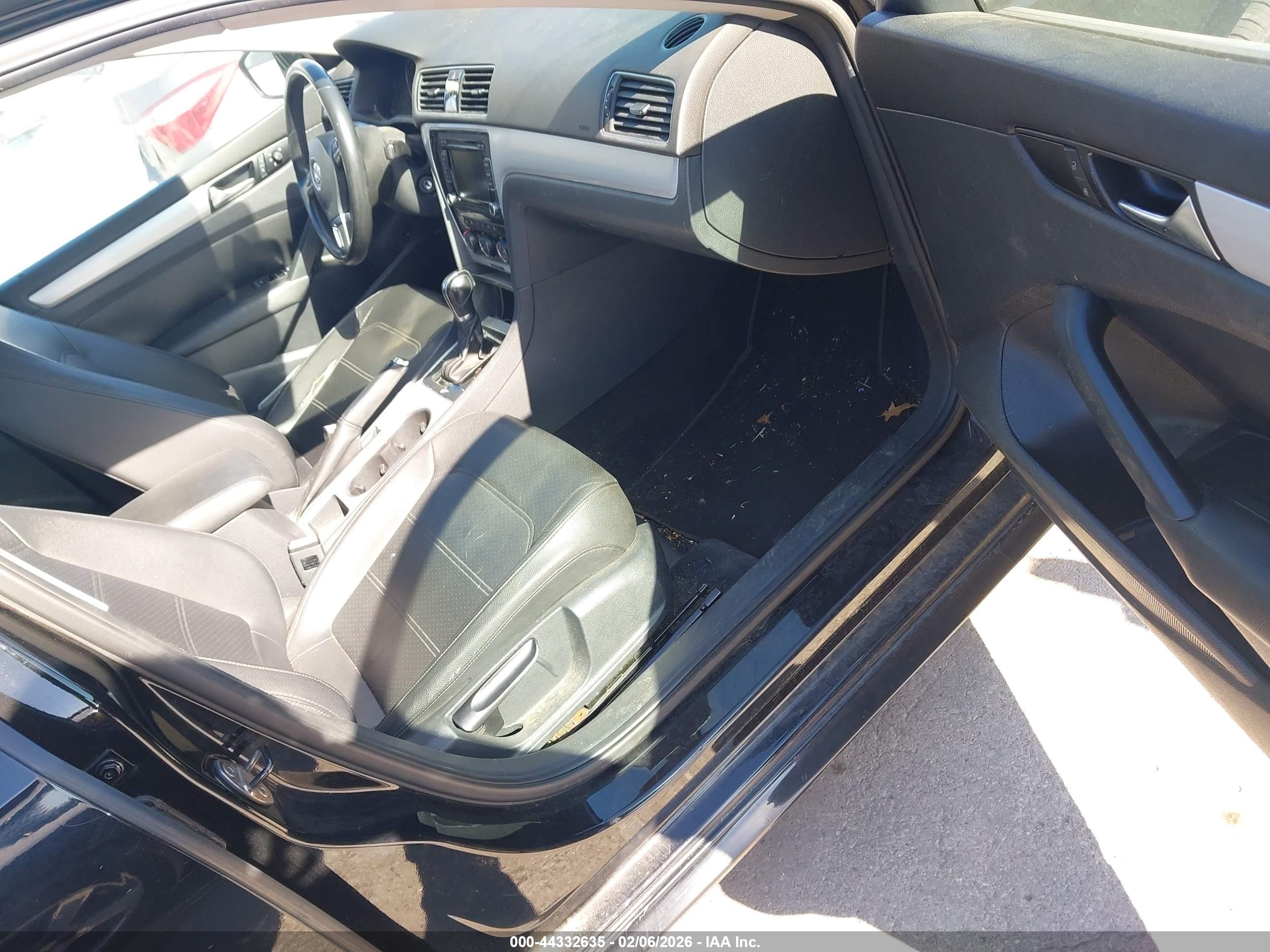 VOLKSWAGEN PASSAT image 5