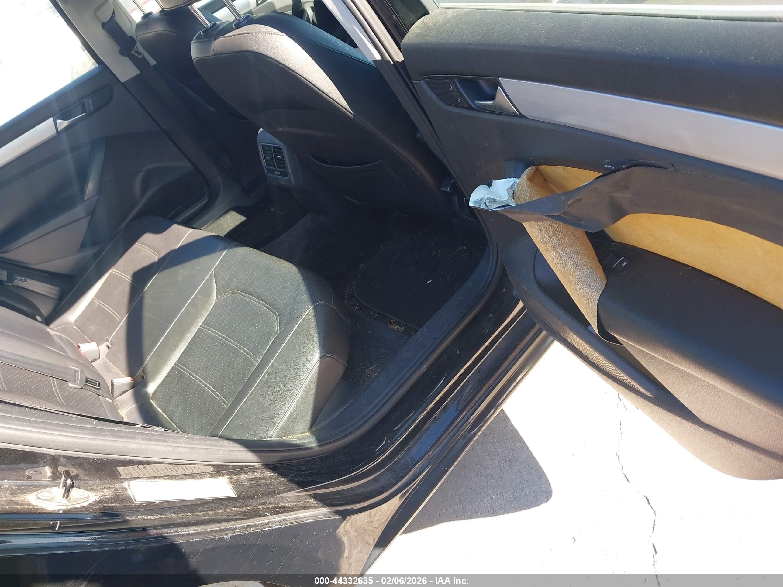 VOLKSWAGEN PASSAT image 8
