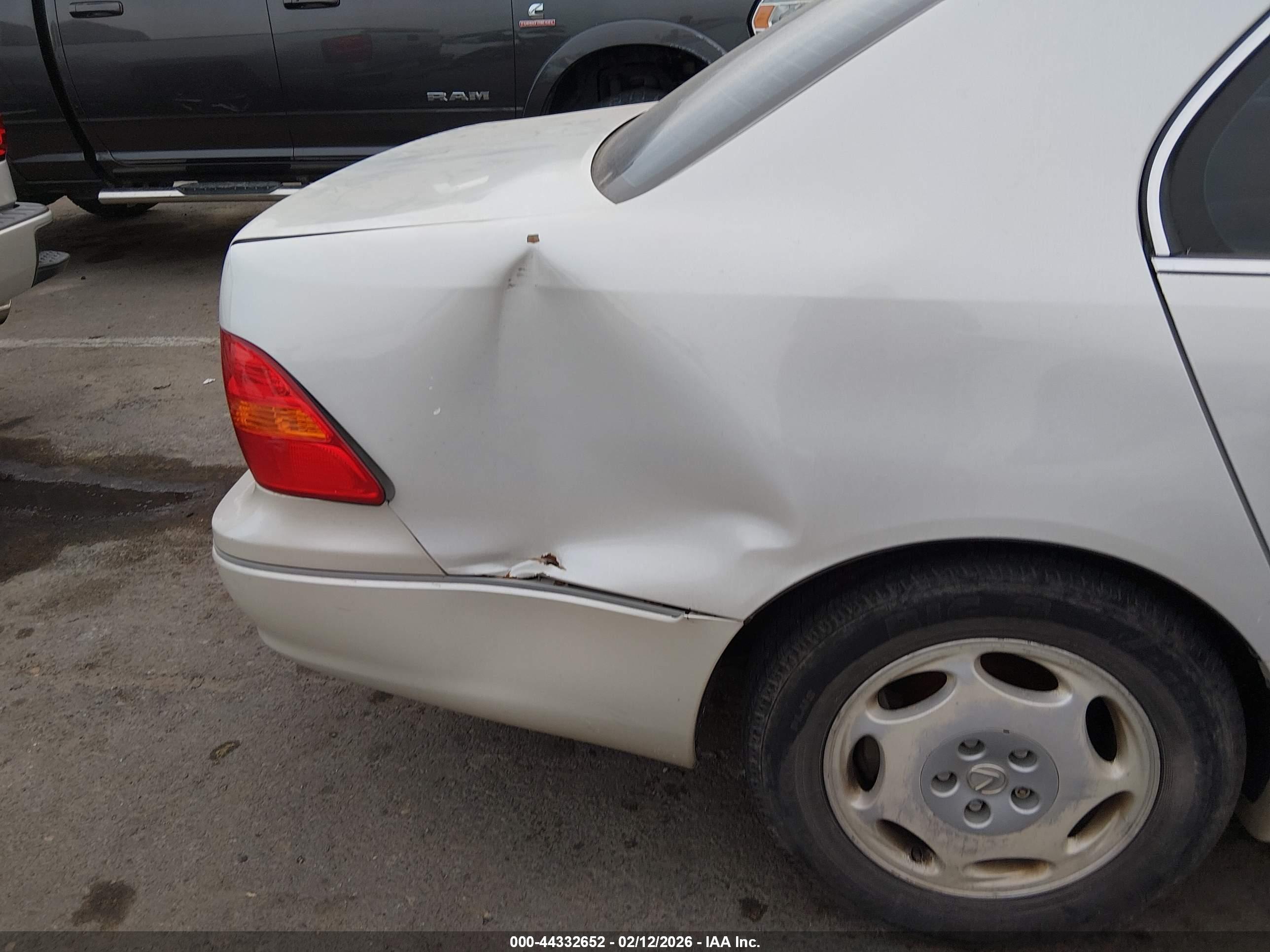 LEXUS LS image 6
