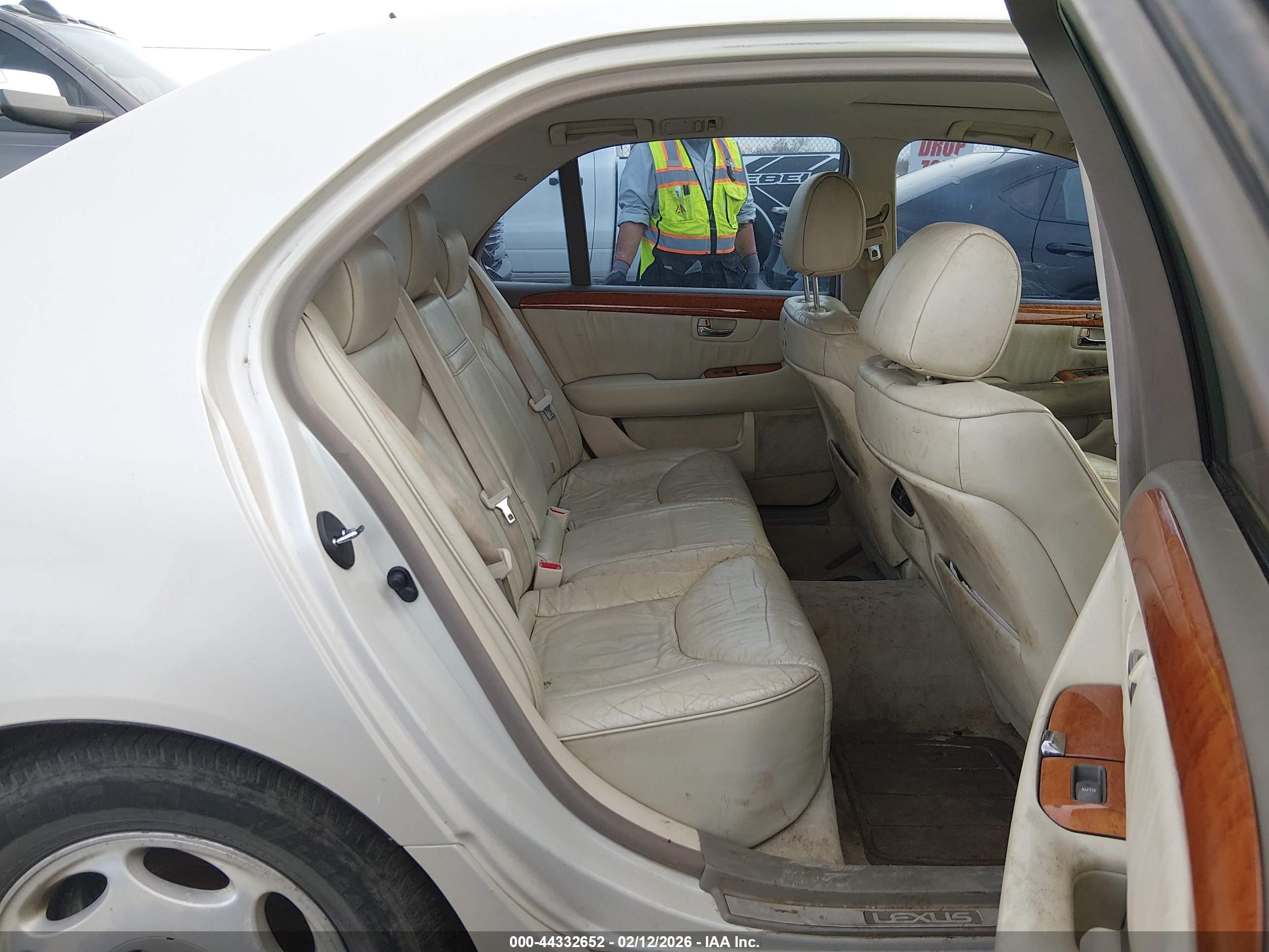 LEXUS LS image 8