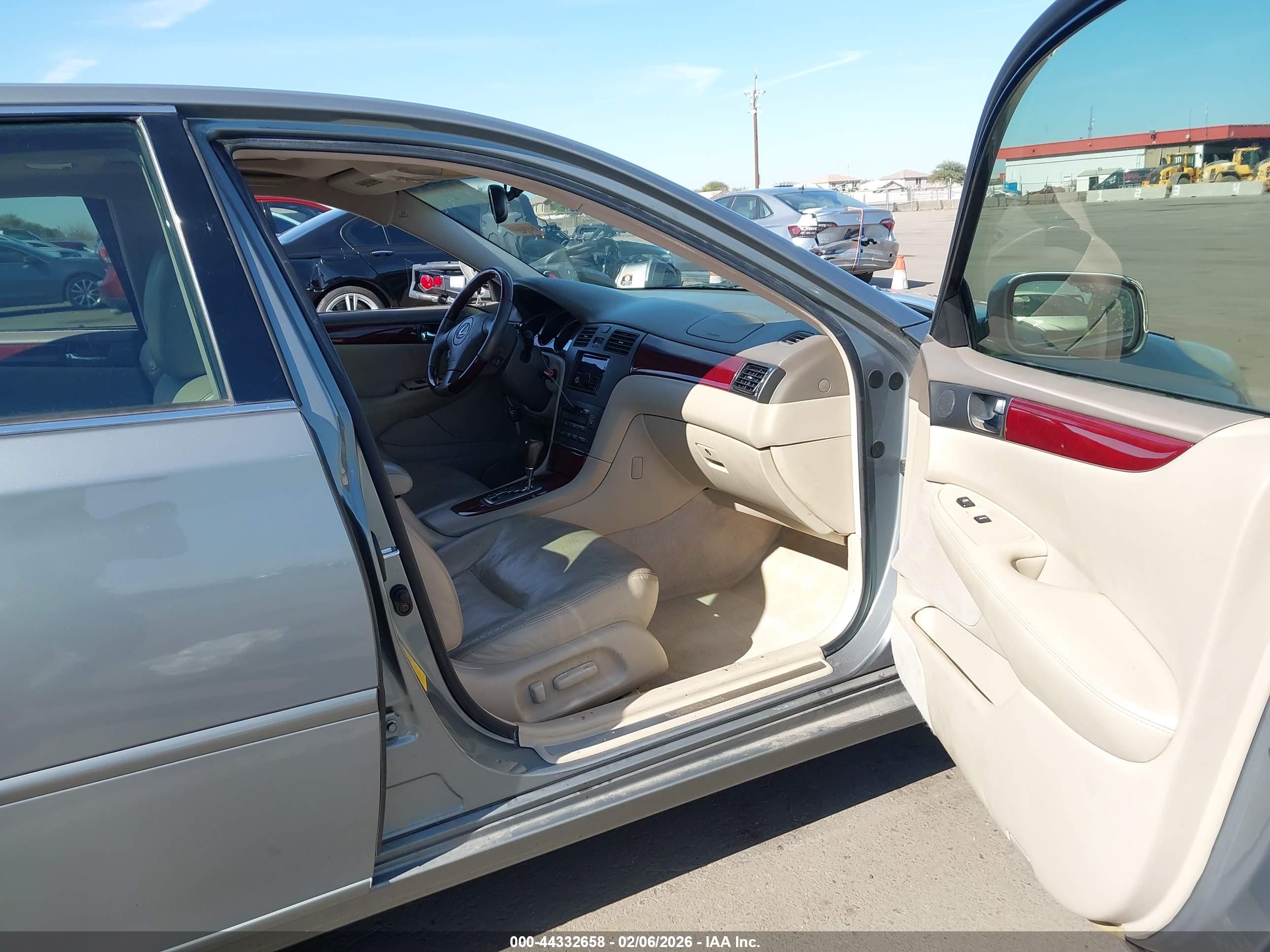 LEXUS ES image 5