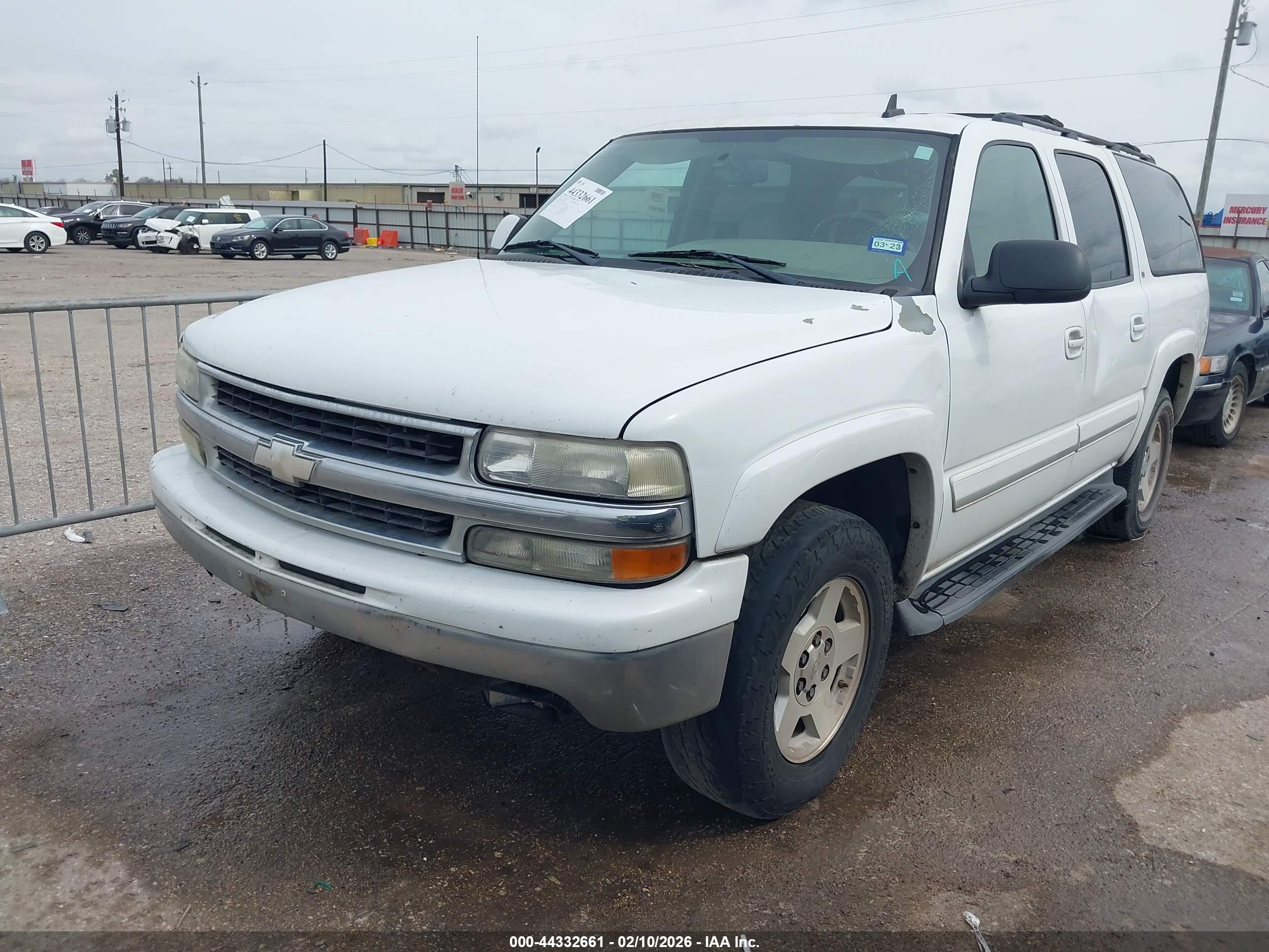 CHEVROLET SUBURBAN image 2