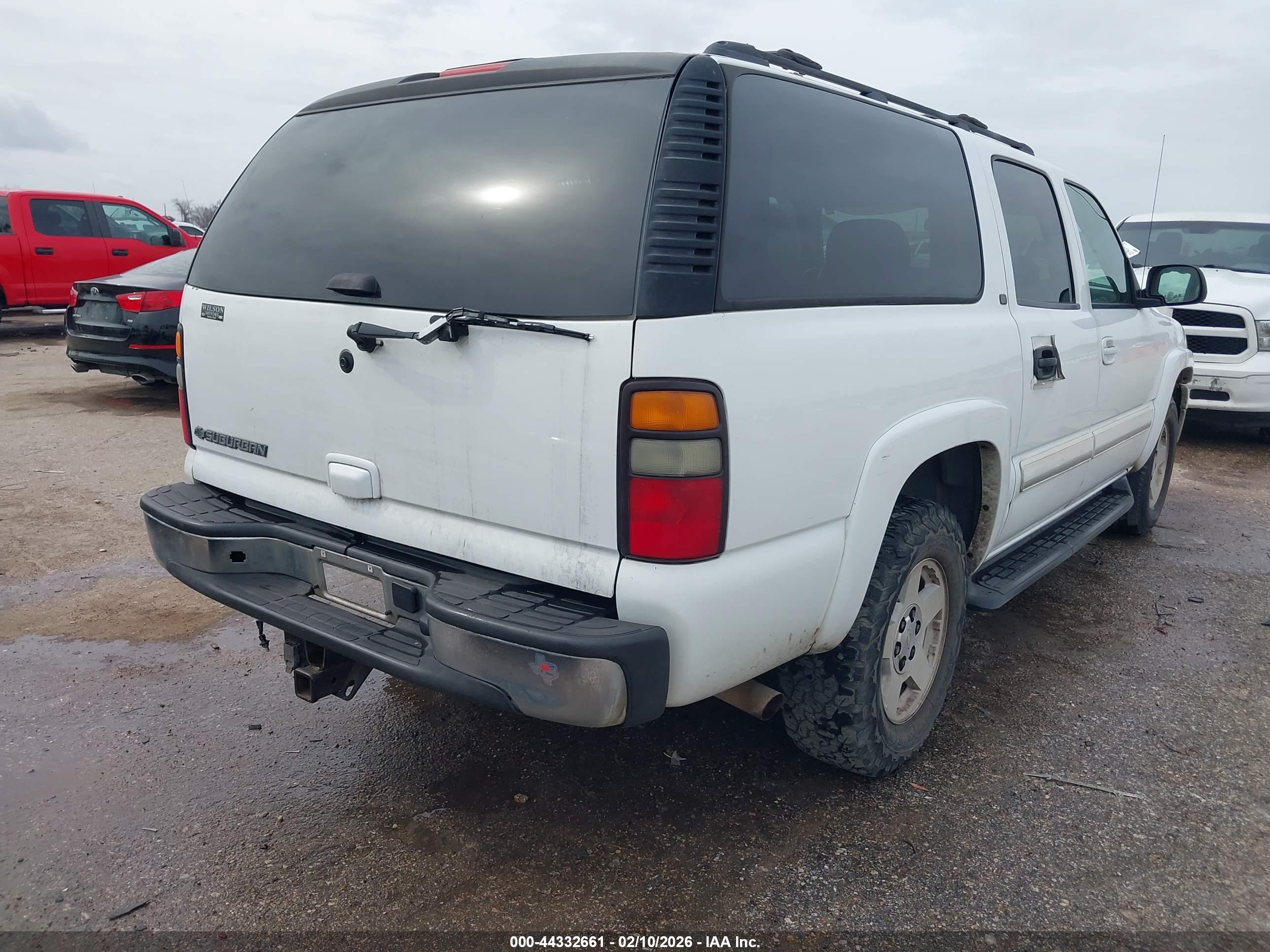 CHEVROLET SUBURBAN image 4