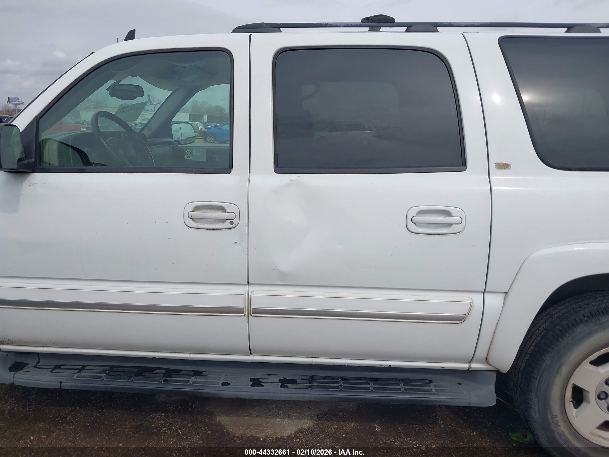 CHEVROLET SUBURBAN image 6