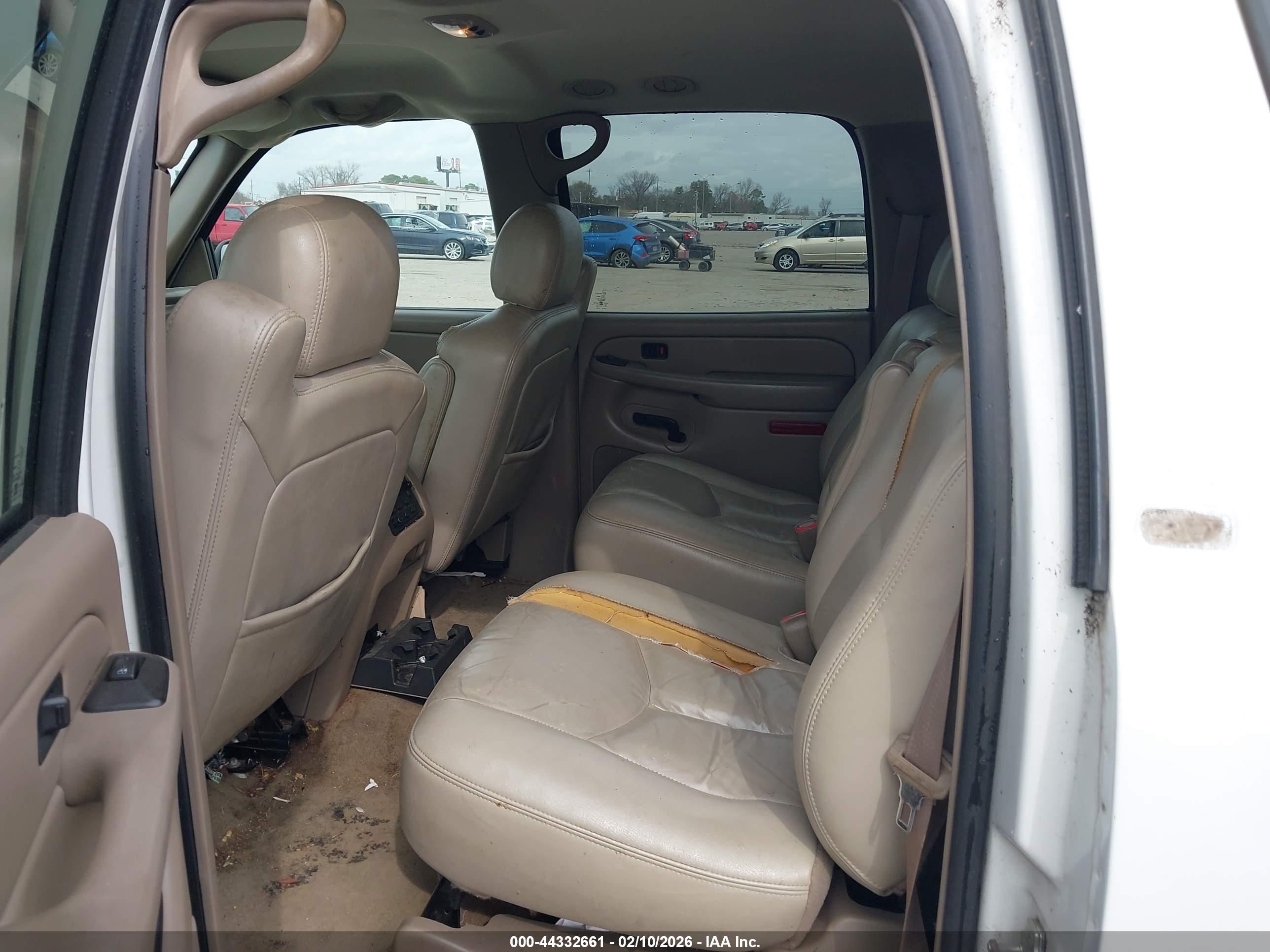 CHEVROLET SUBURBAN image 8