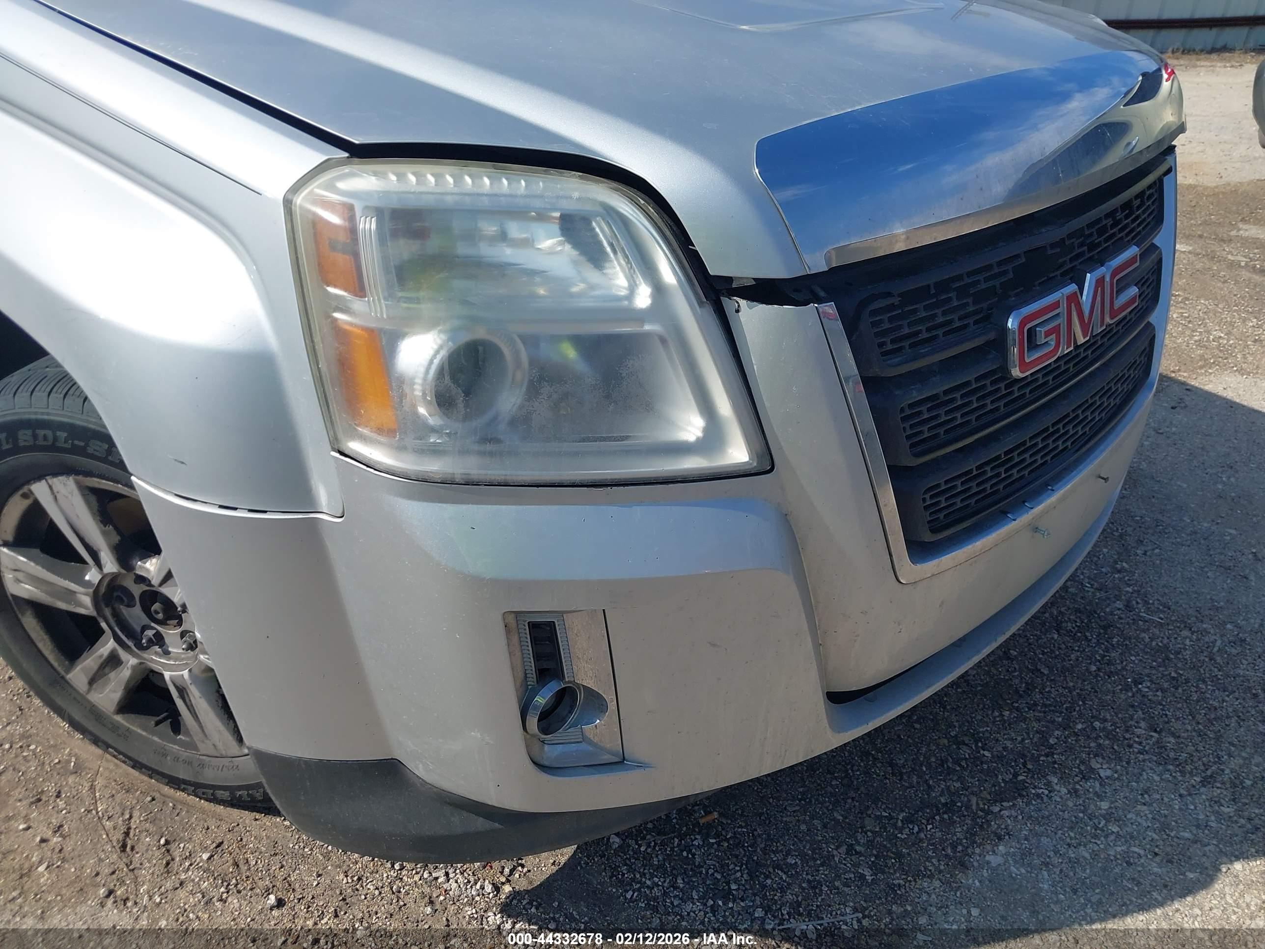 GMC TERRAIN image 6