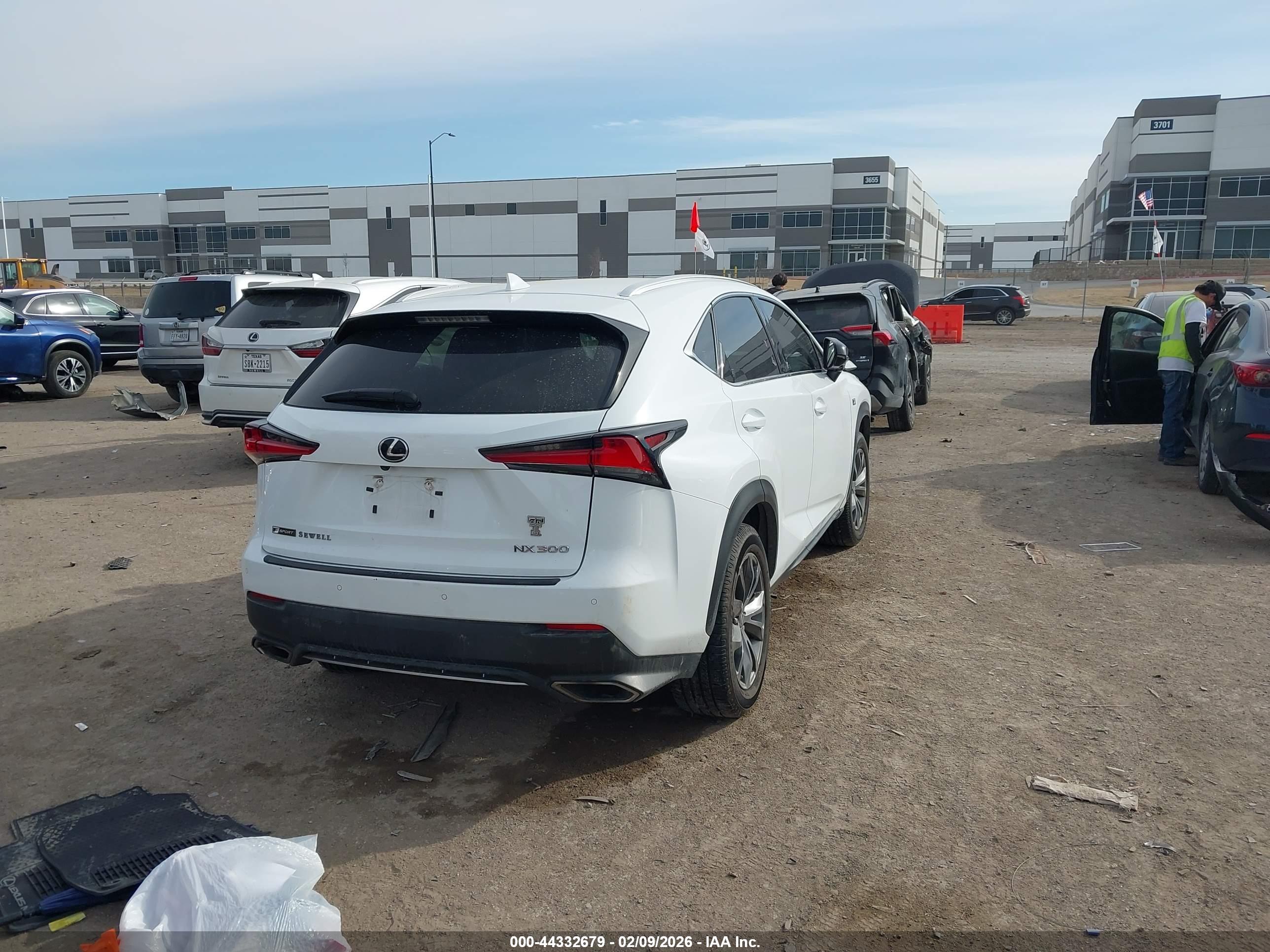 LEXUS NX image 4