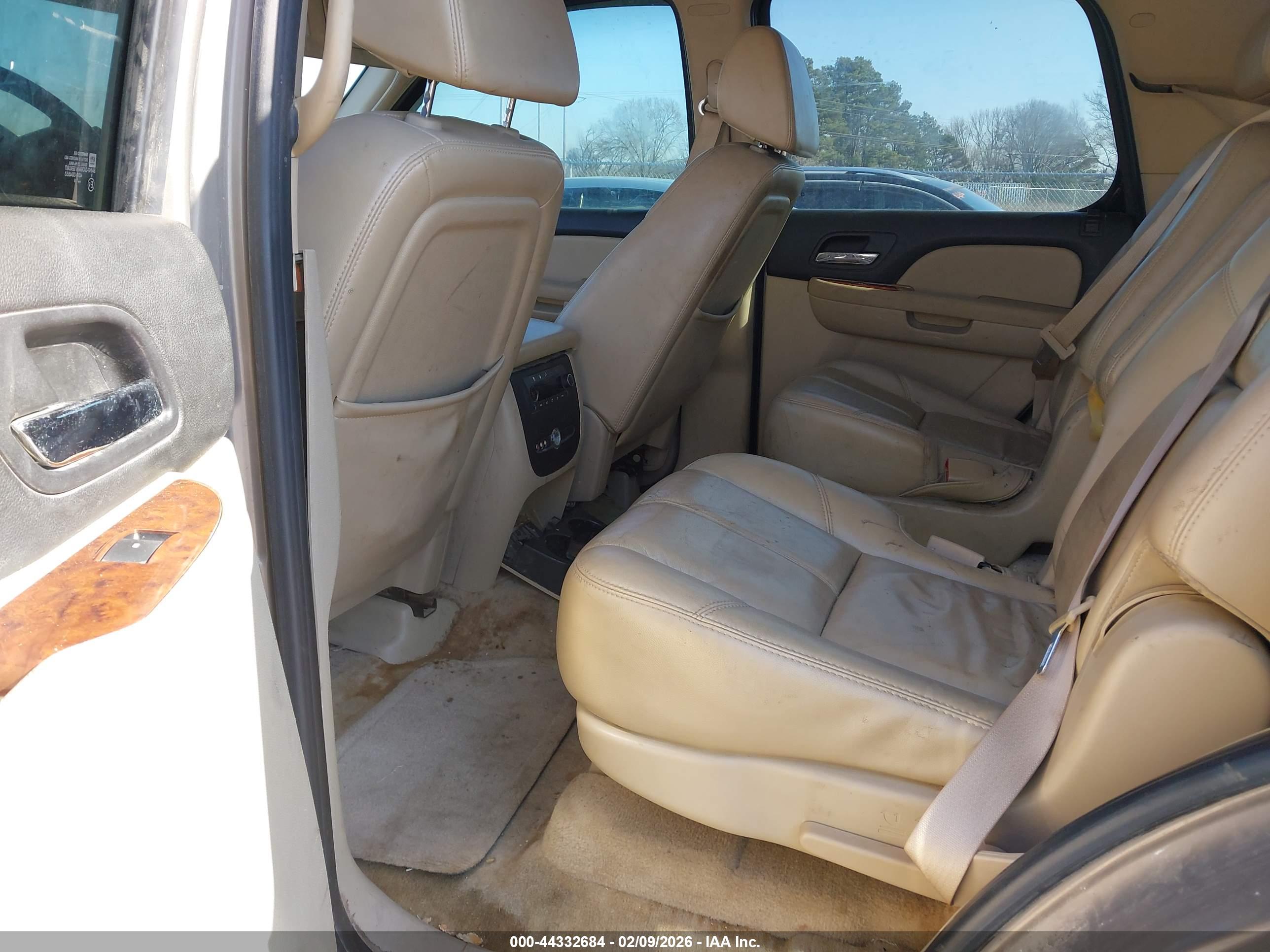 CHEVROLET TAHOE image 8