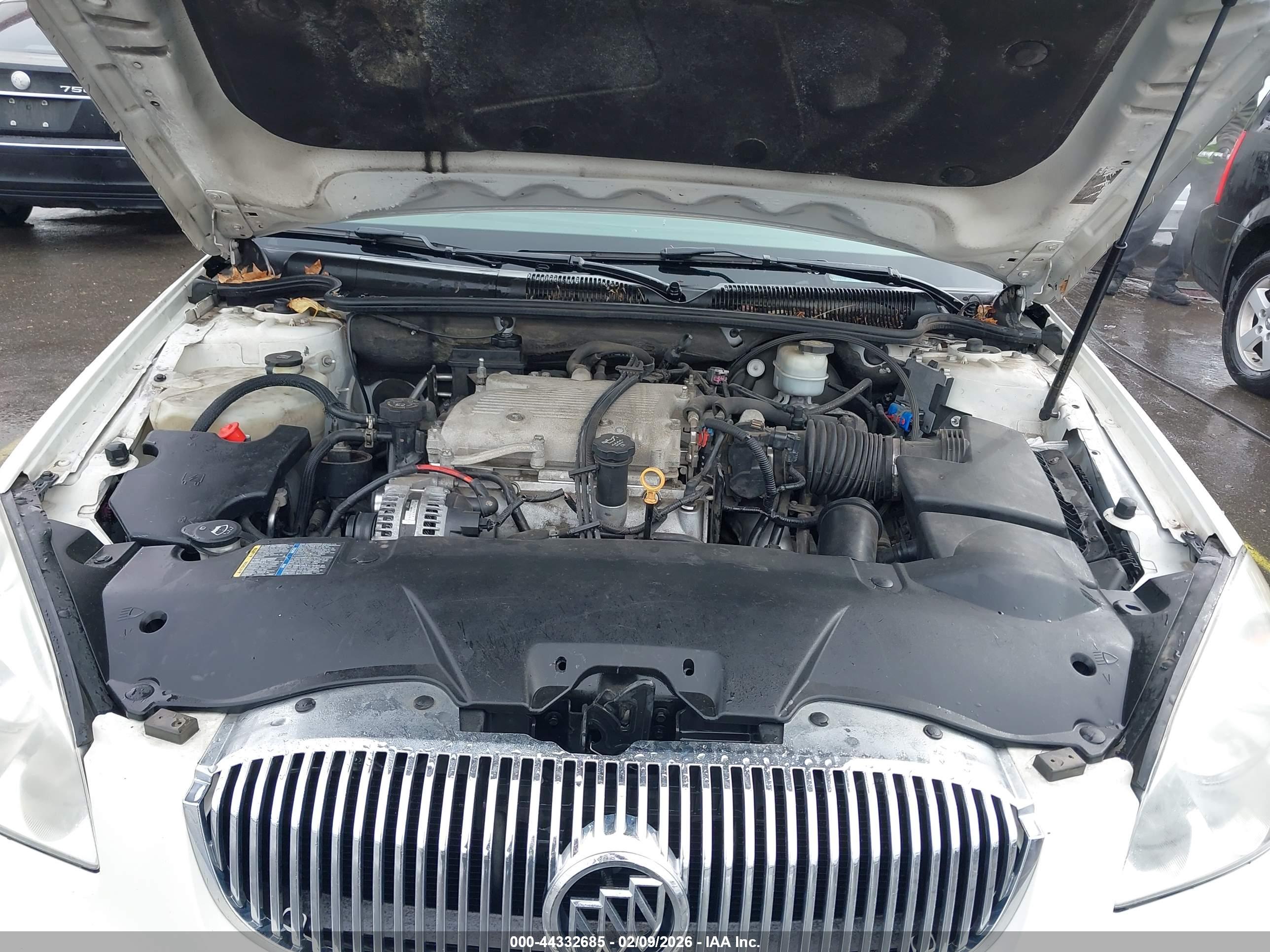 BUICK LUCERNE image 10