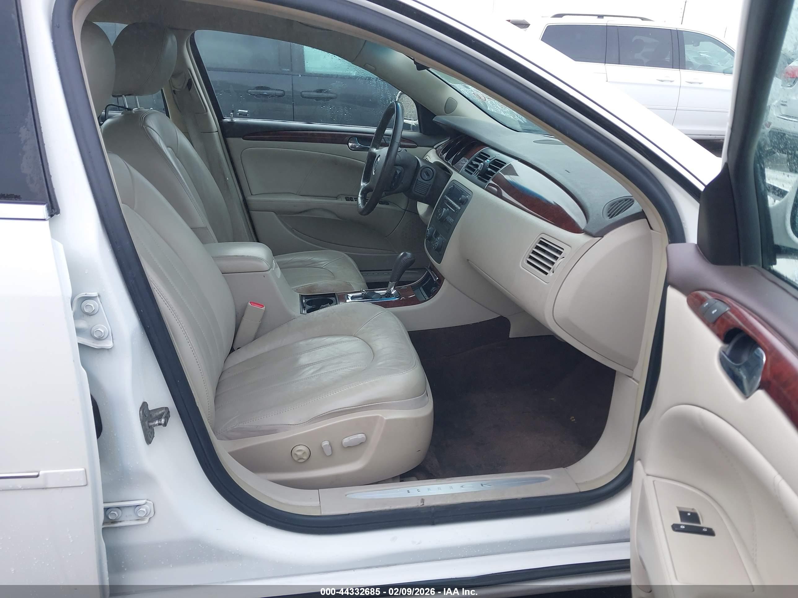 BUICK LUCERNE image 5