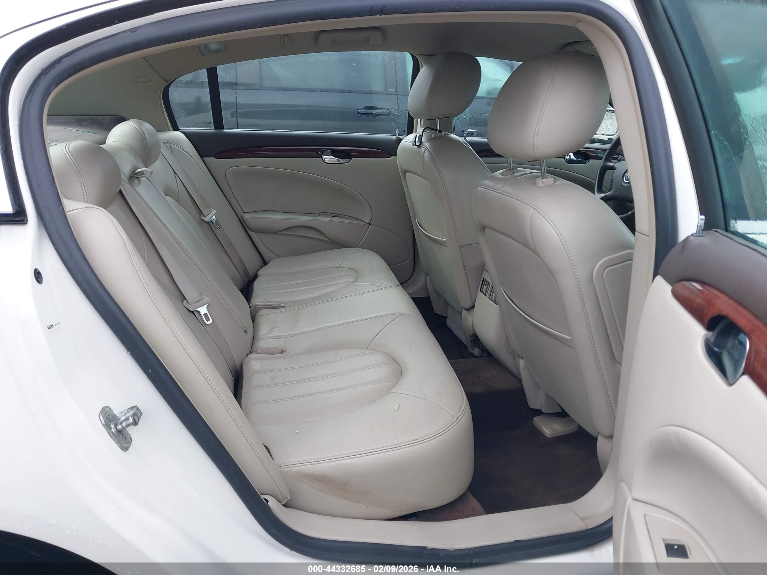 BUICK LUCERNE image 8