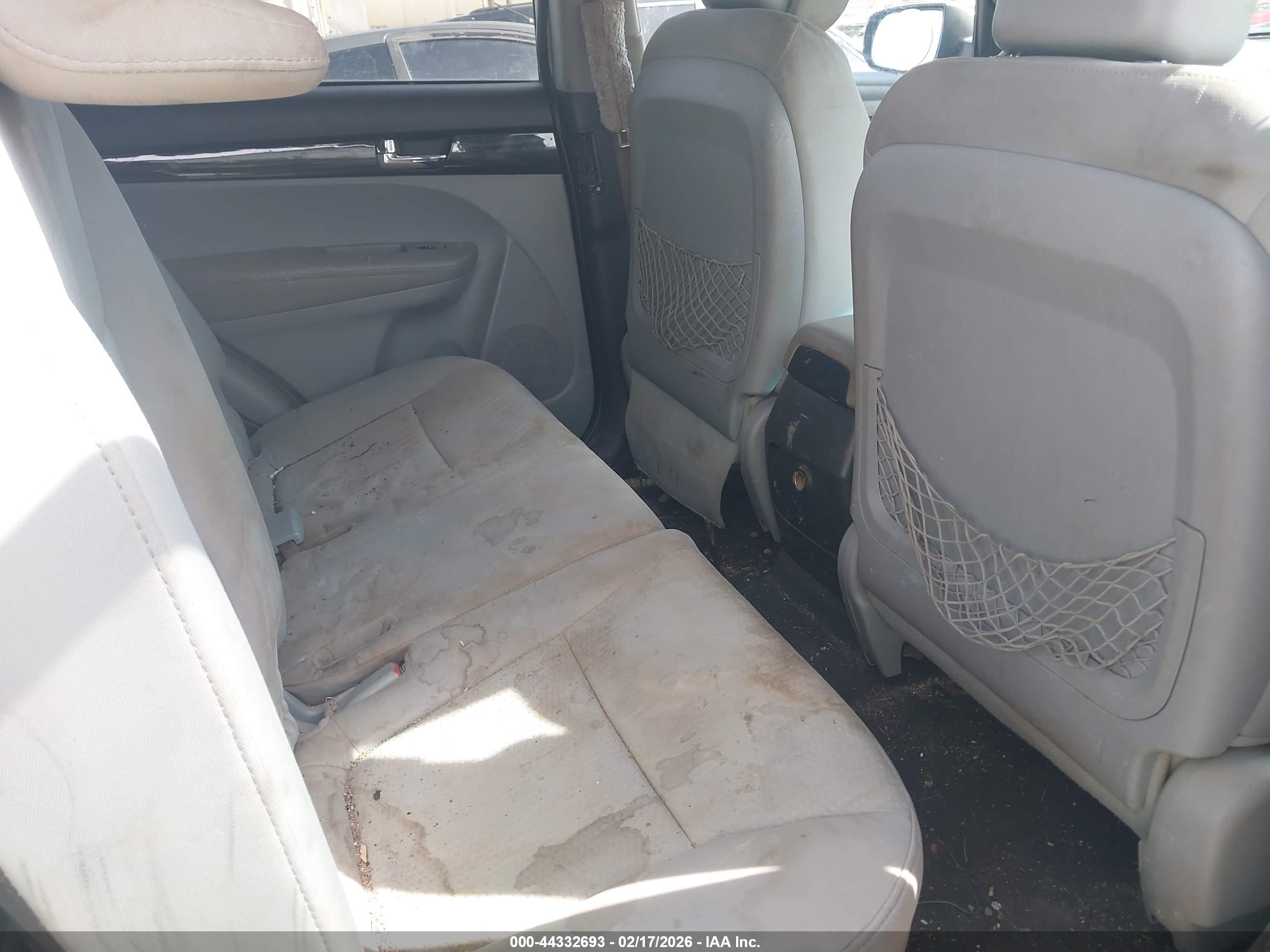 KIA SORENTO image 8