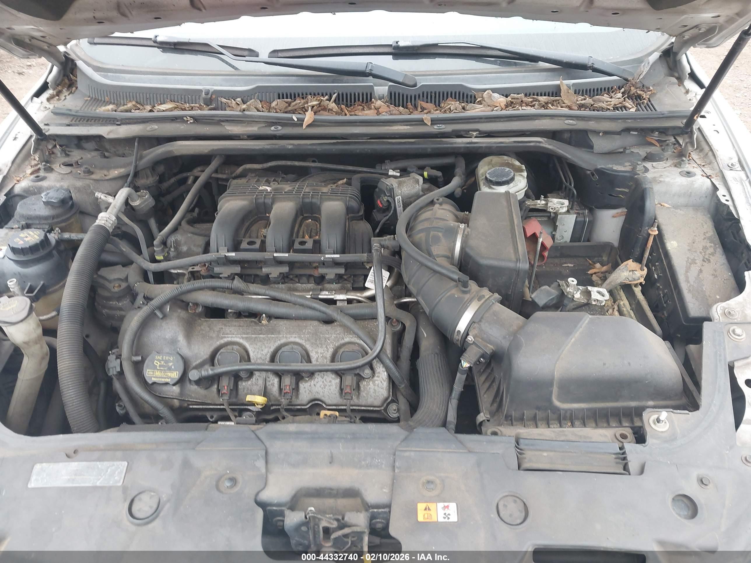 FORD TAURUS image 10