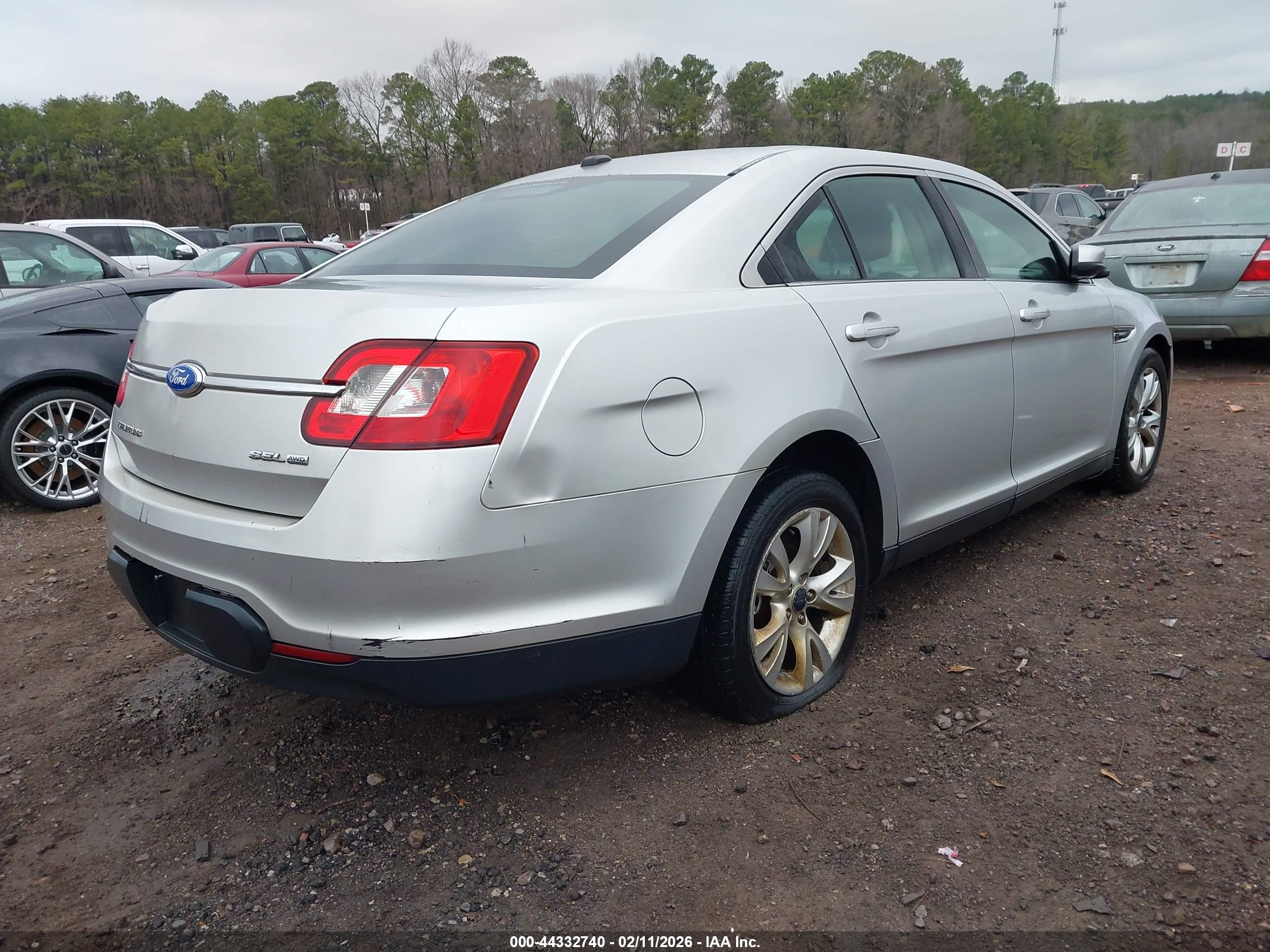 FORD TAURUS image 4