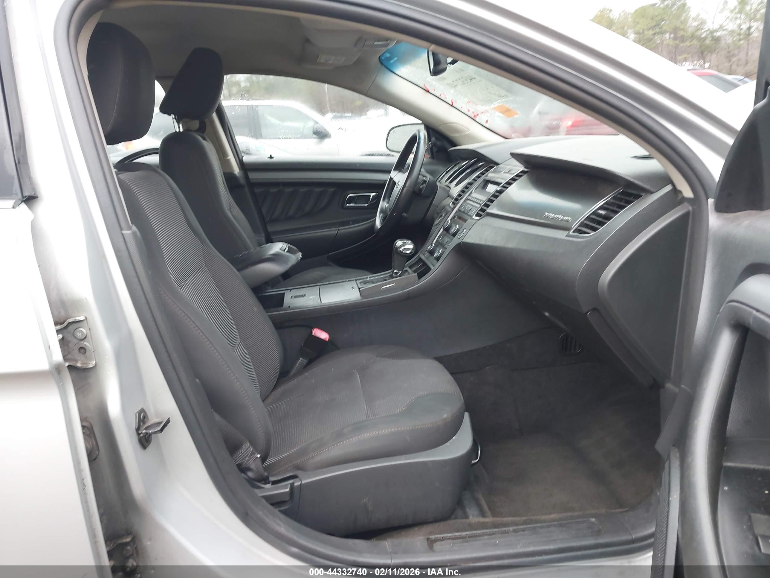 FORD TAURUS image 5