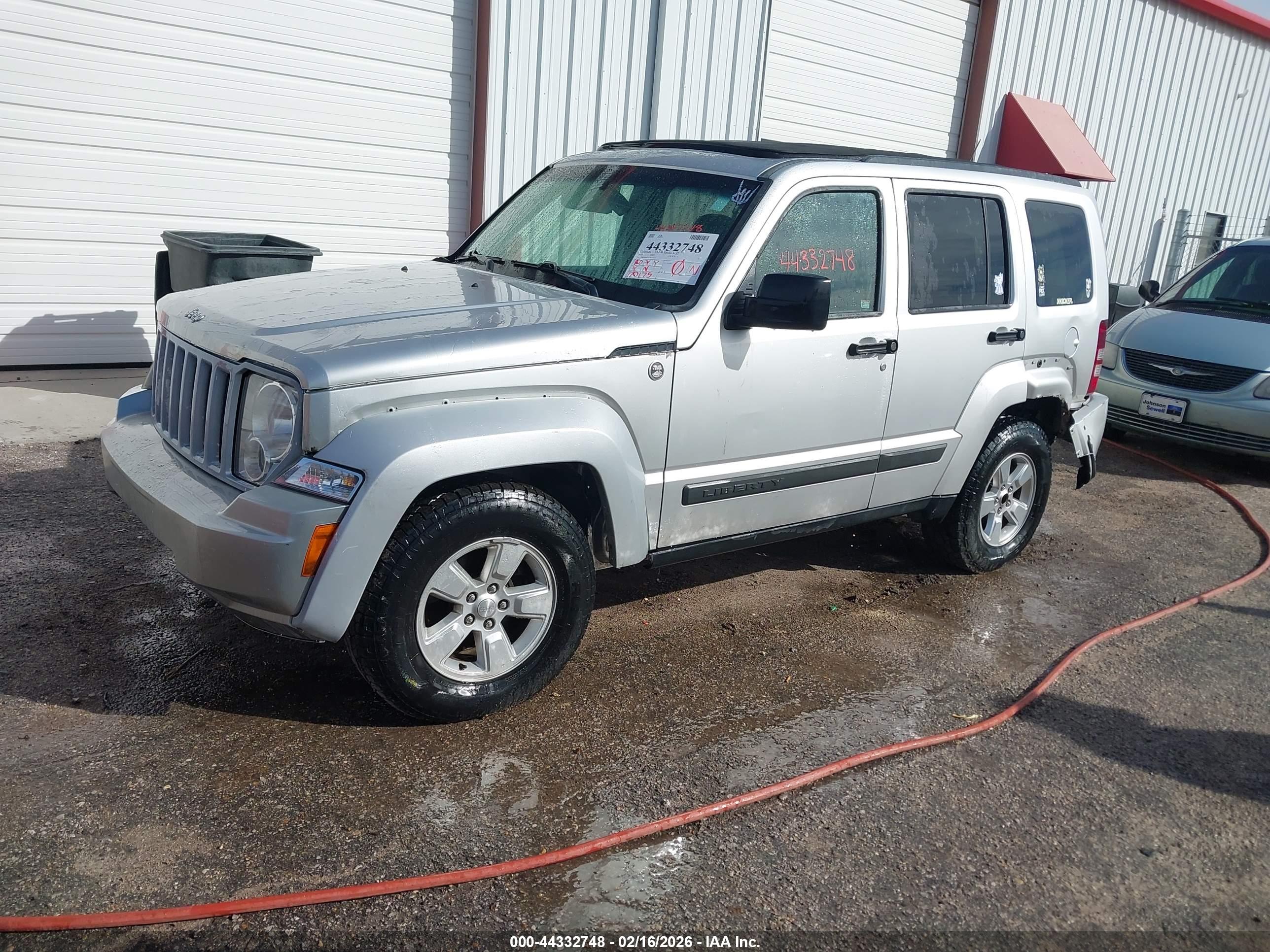 JEEP LIBERTY image 2