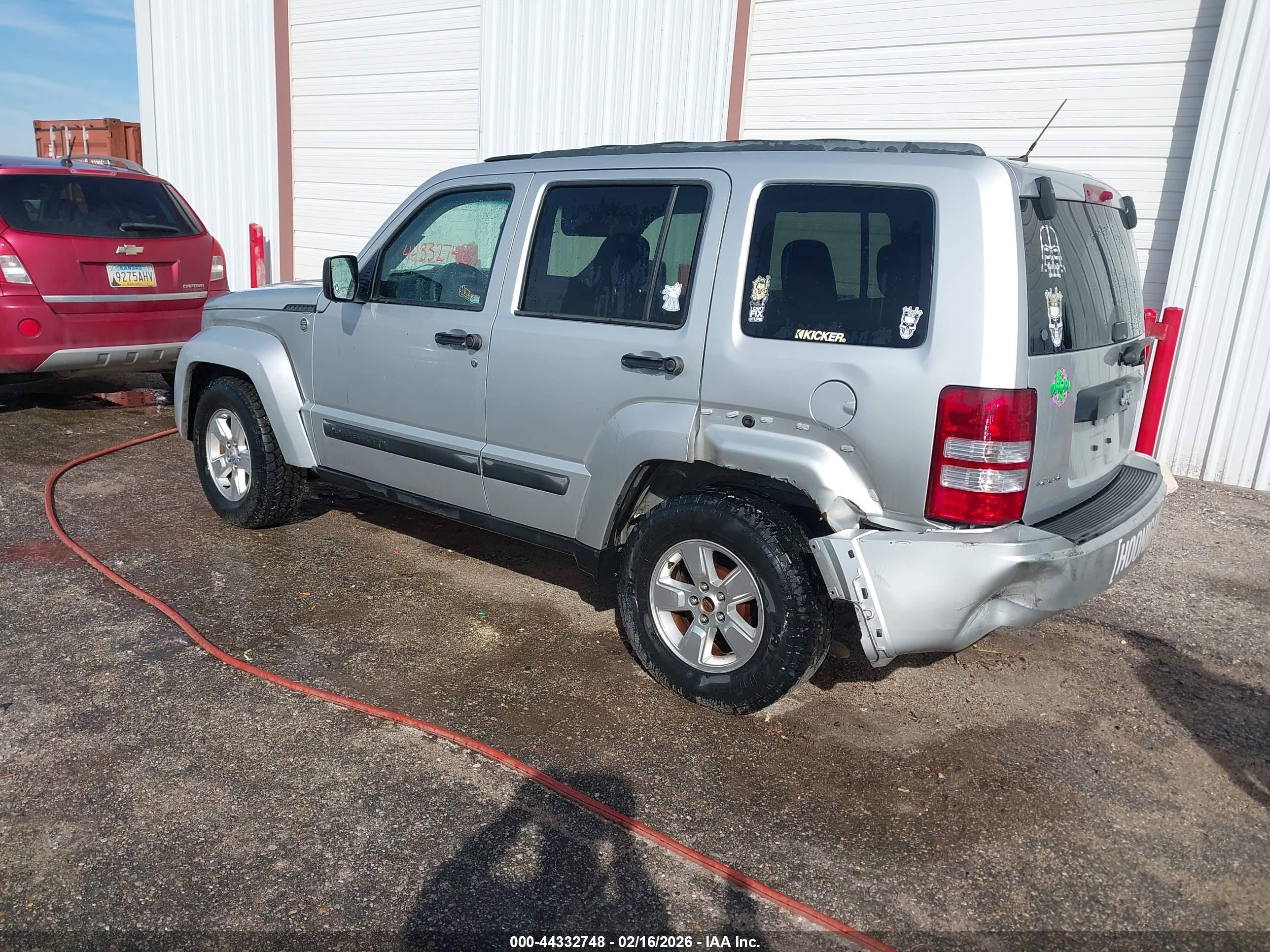 JEEP LIBERTY image 3