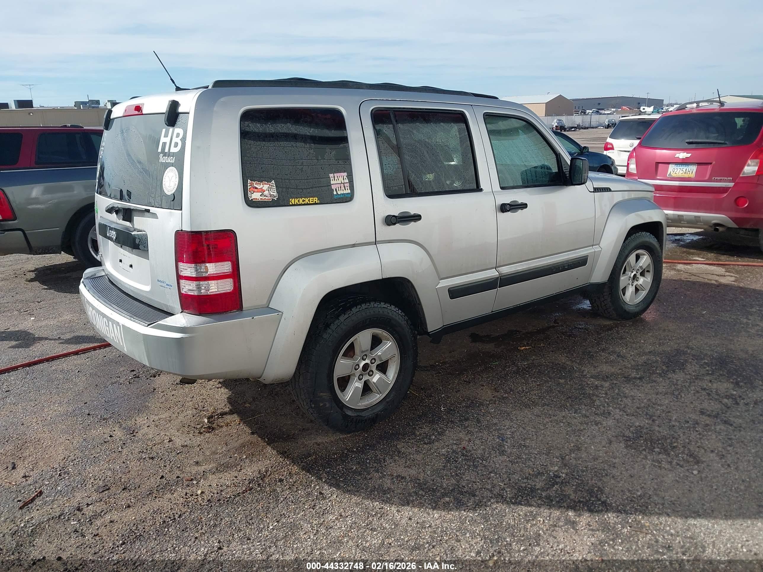 JEEP LIBERTY image 4