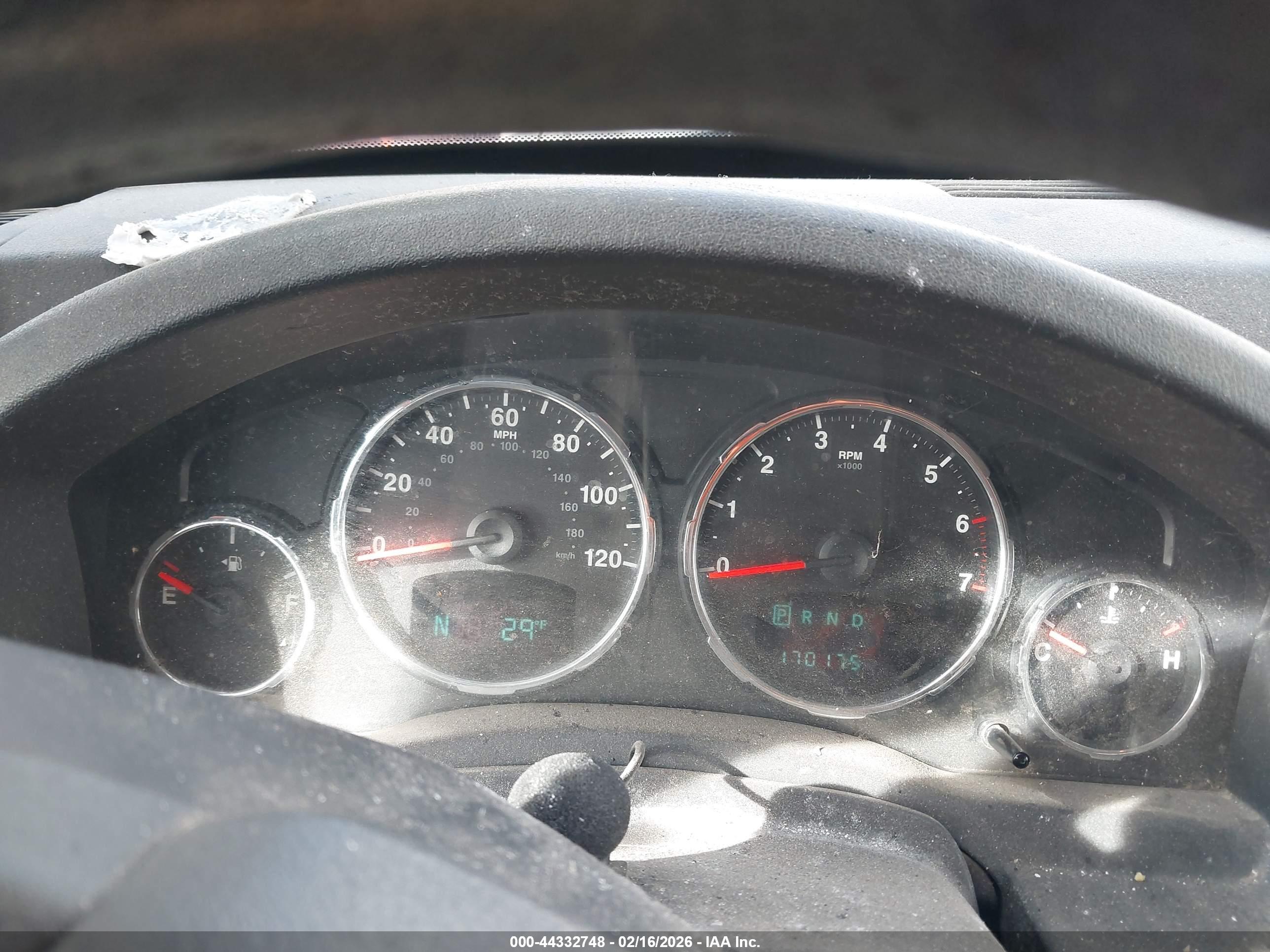 JEEP LIBERTY image 7