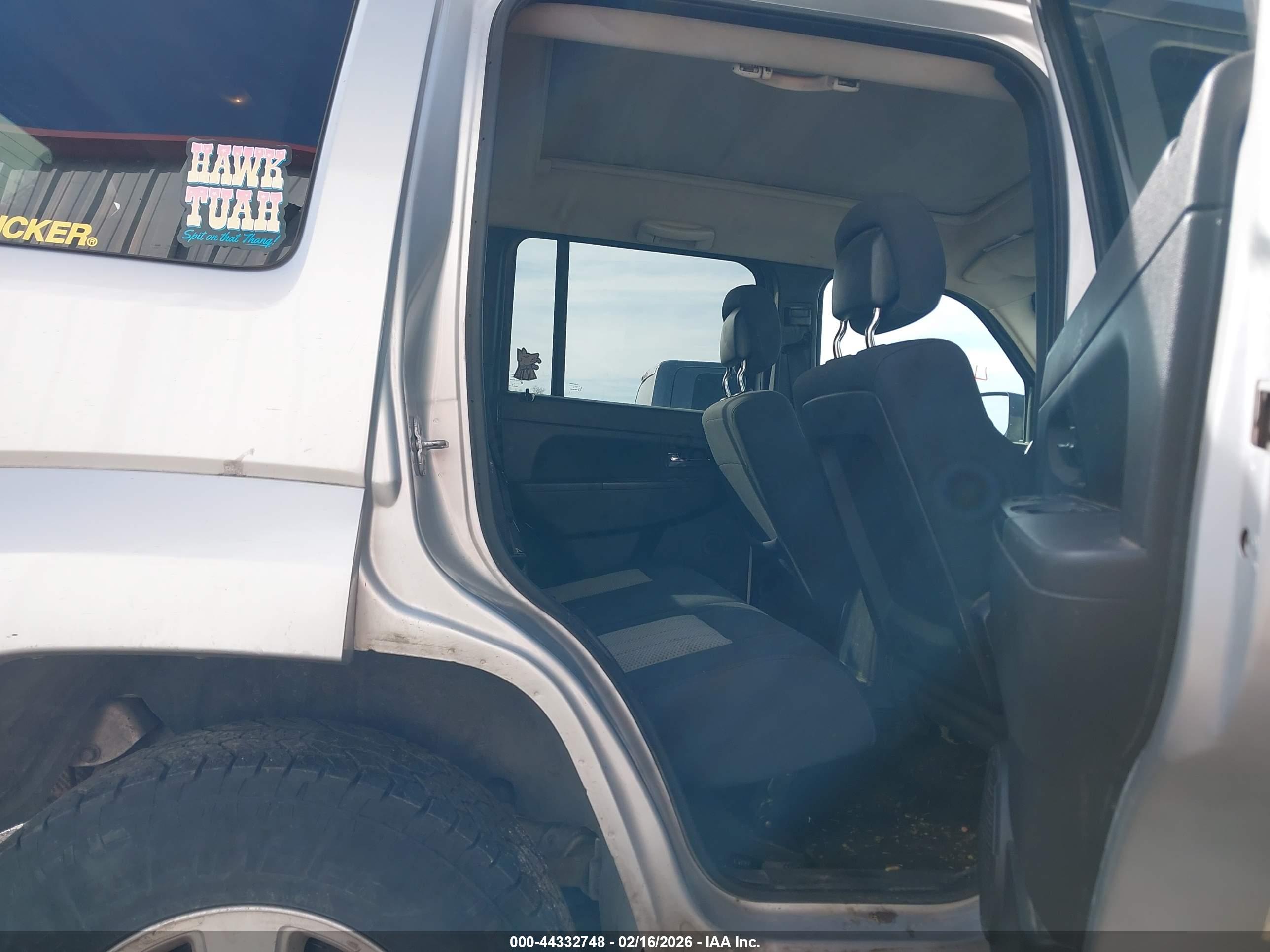 JEEP LIBERTY image 8